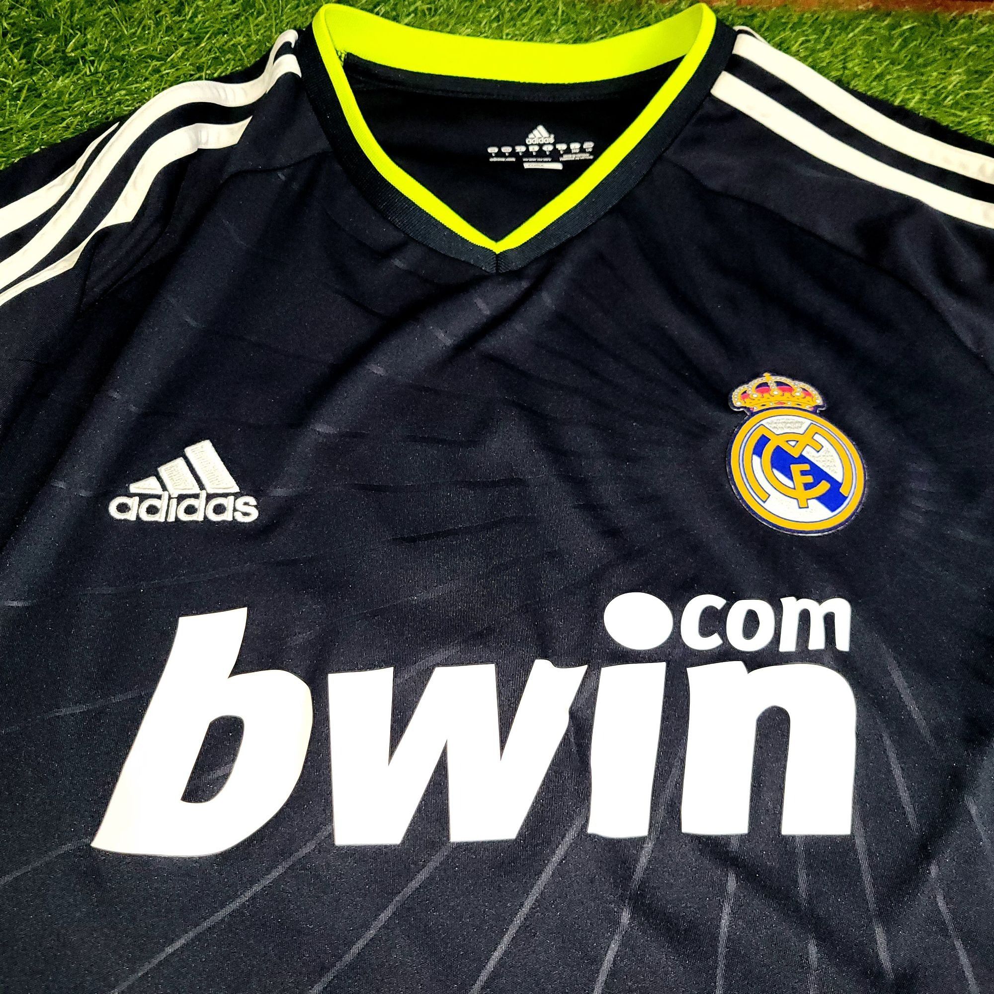 Adidas Cristiano Ronaldo Real Madrid 2010 2011 Away Soccer Jersey L Size US L / EU 52-54 / 3 - 3 Thumbnail