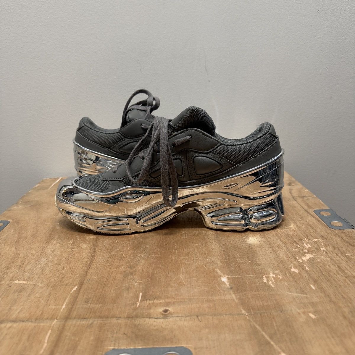 Adidas × Raf Simons Raf Simons Adidas Ozweego Ash Grey Mirror Chrome Sneakers Size US 7.5 / EU 40-41 - 14 Thumbnail
