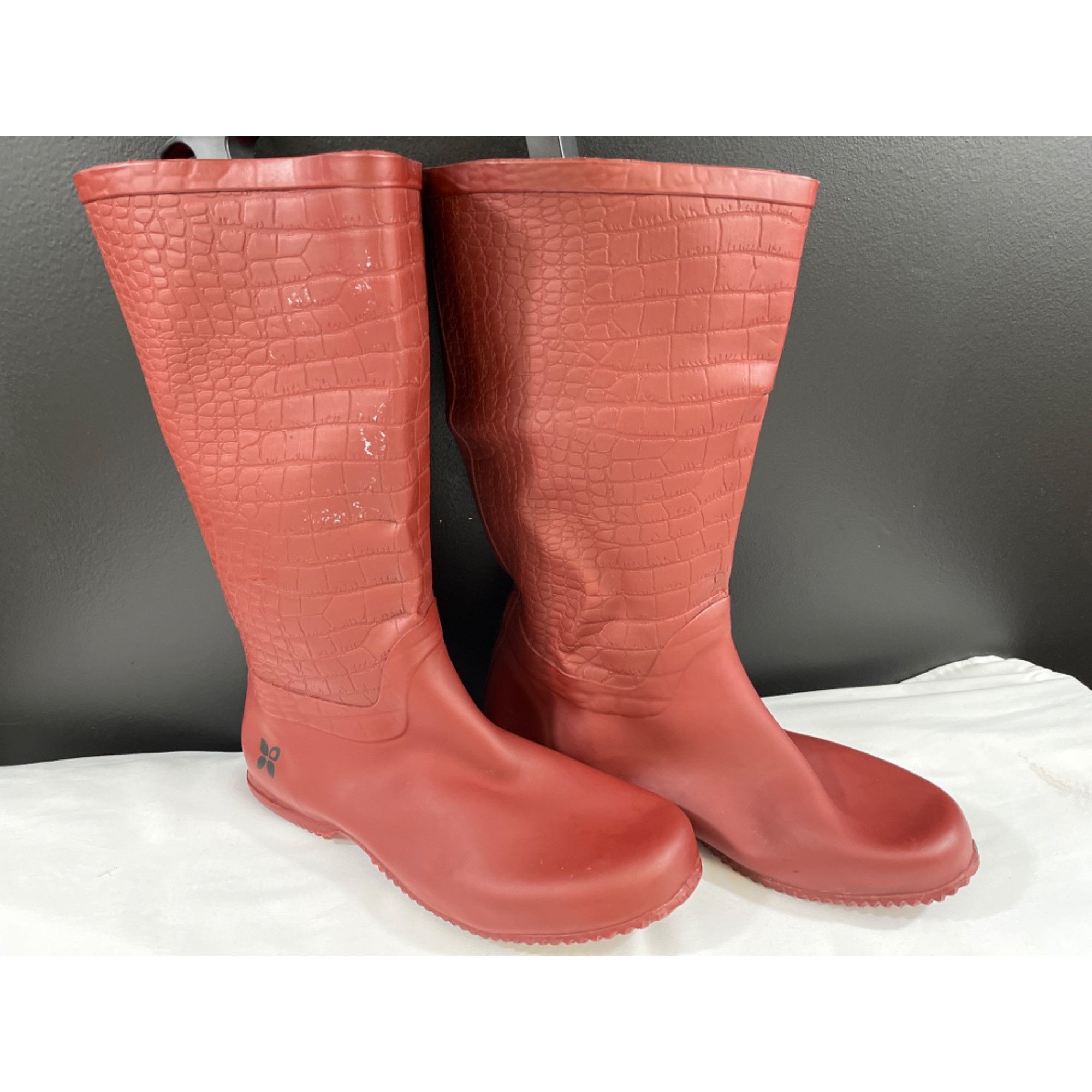 Other Butterfly Twist Women's Burgundy Shoes/Rain Boots Size 41/9. Size US 9.5 / IT 39.5 - 1 Thumbnail