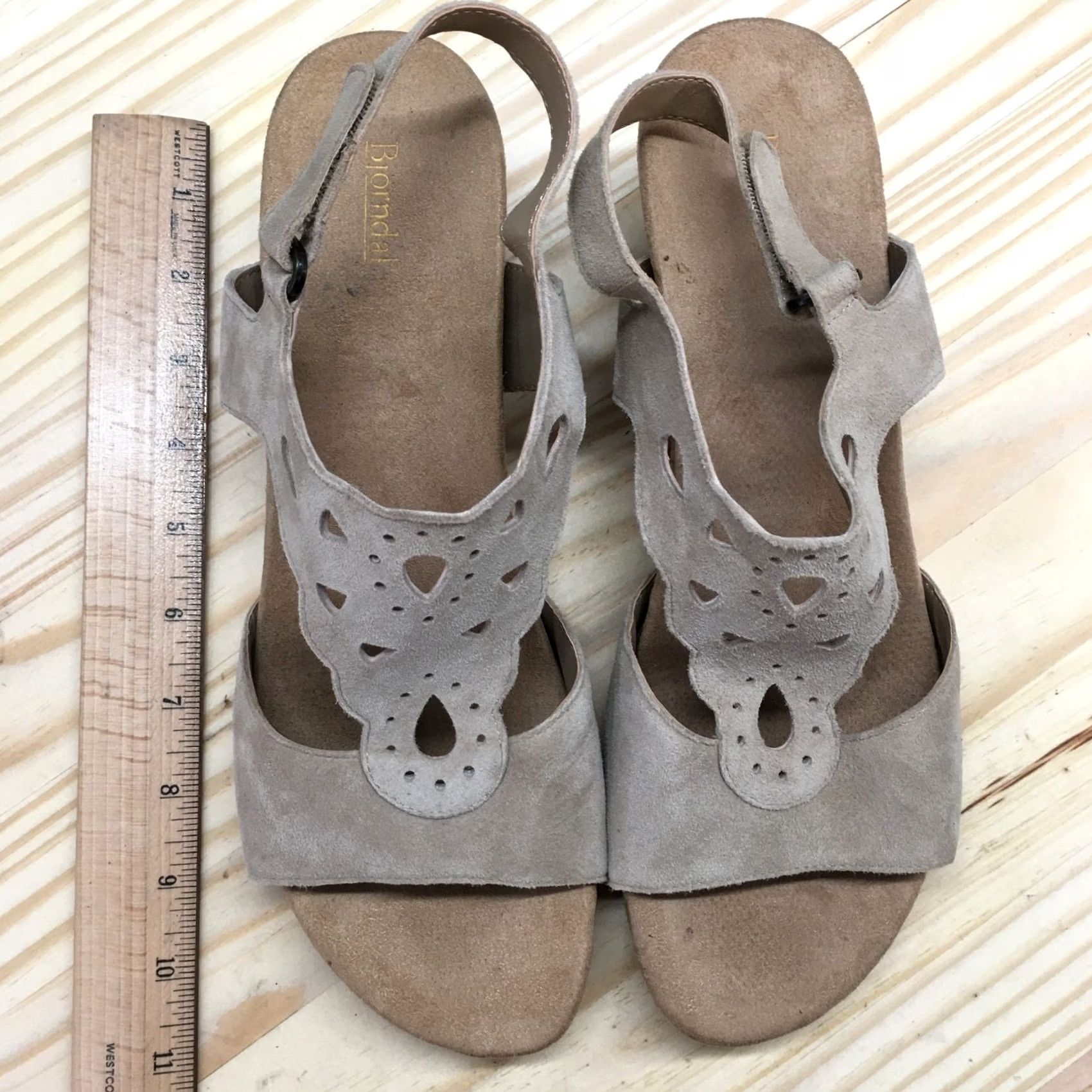 Vintage Bjorndal Sandals Womens 11 Susie Slingback Wedge Heels Comfort Brown Suede Sandals Womens 11 Brown Slingback Wedge Heel Suede Comfort Size US 11 / IT 41 - 6 Thumbnail