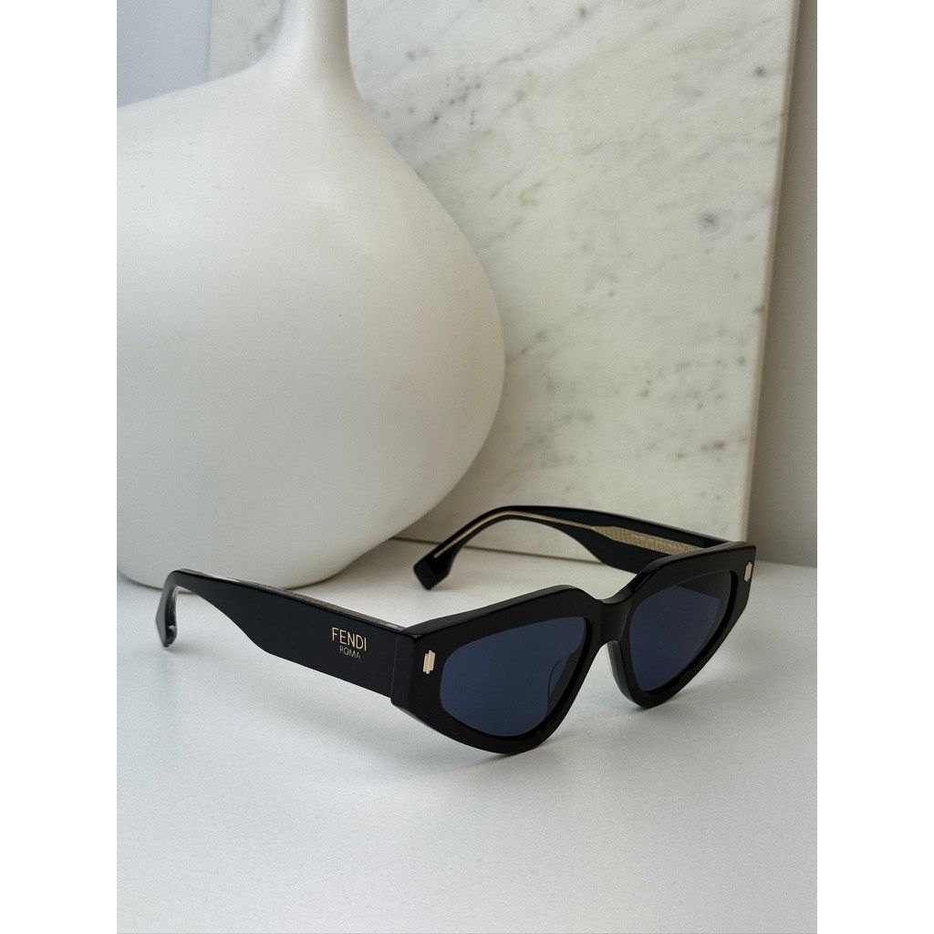 Fendi NEW Fendi FE40163U Black Cat Eye Sunglasses Size ONE SIZE - 4 Thumbnail
