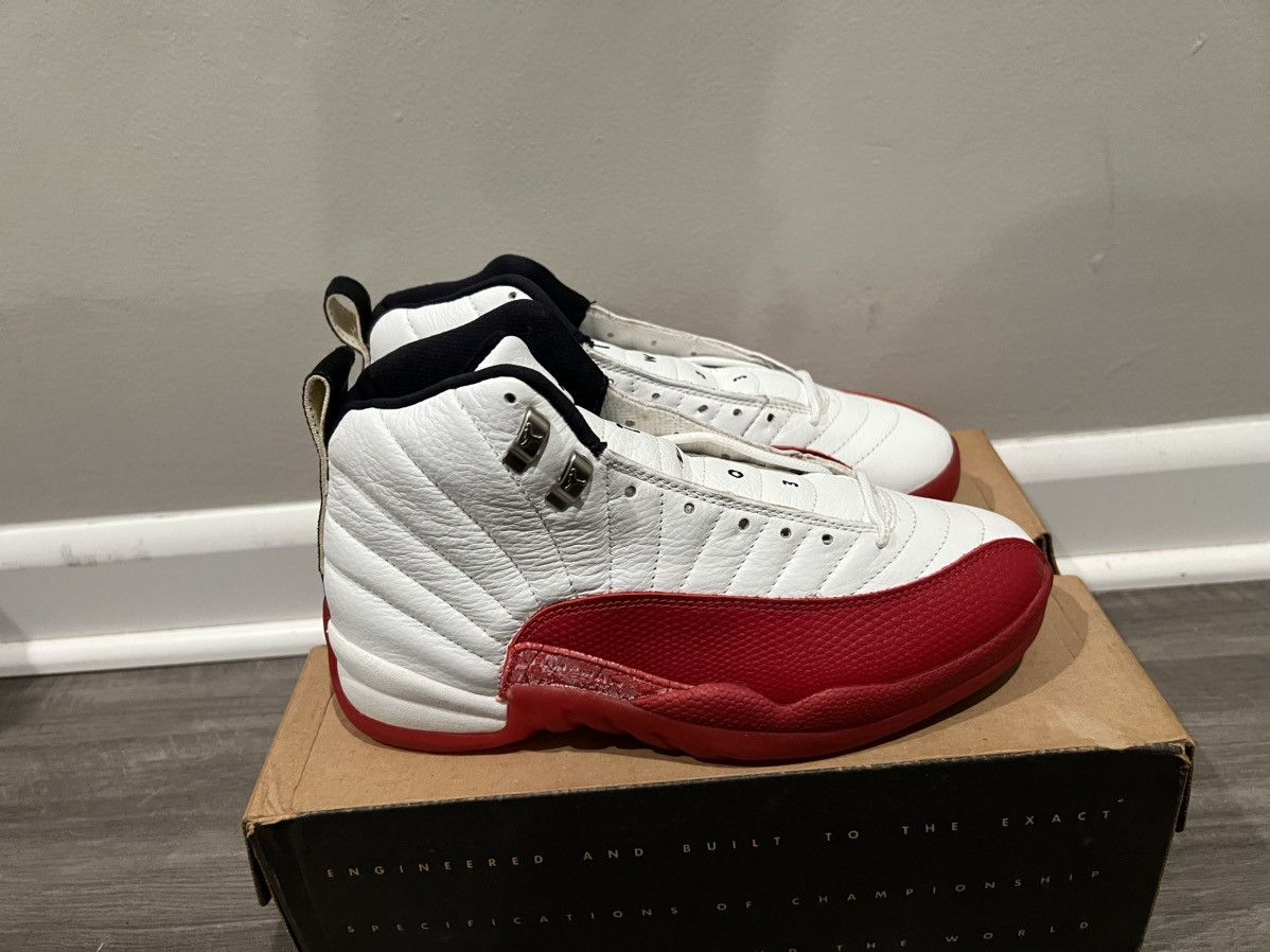 Jordan Brand Size 8 1997 Nike Air Jordan 12 OG Cherry White/Varsity Red Size US 8 / EU 41 - 3 Thumbnail