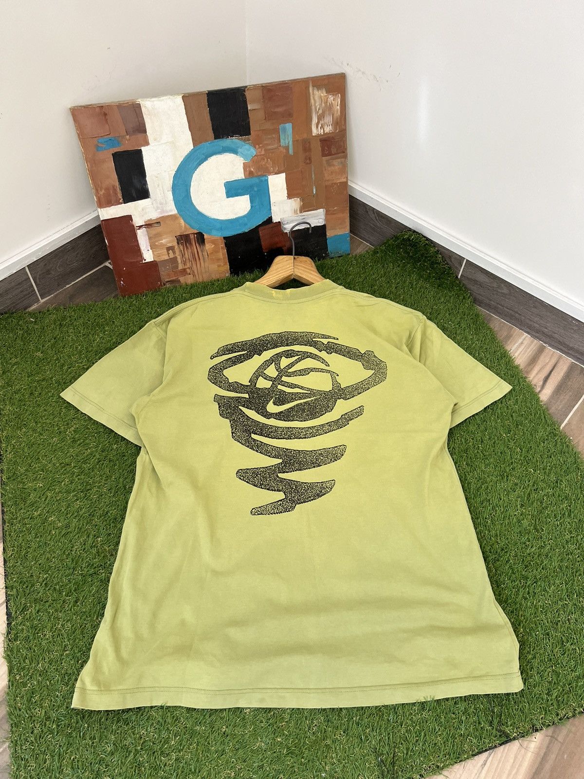 Vintage Vintage 90s Nike Basketball Big Logo T Shirt Size US L / EU 52-54 / 3 - 1 Thumbnail