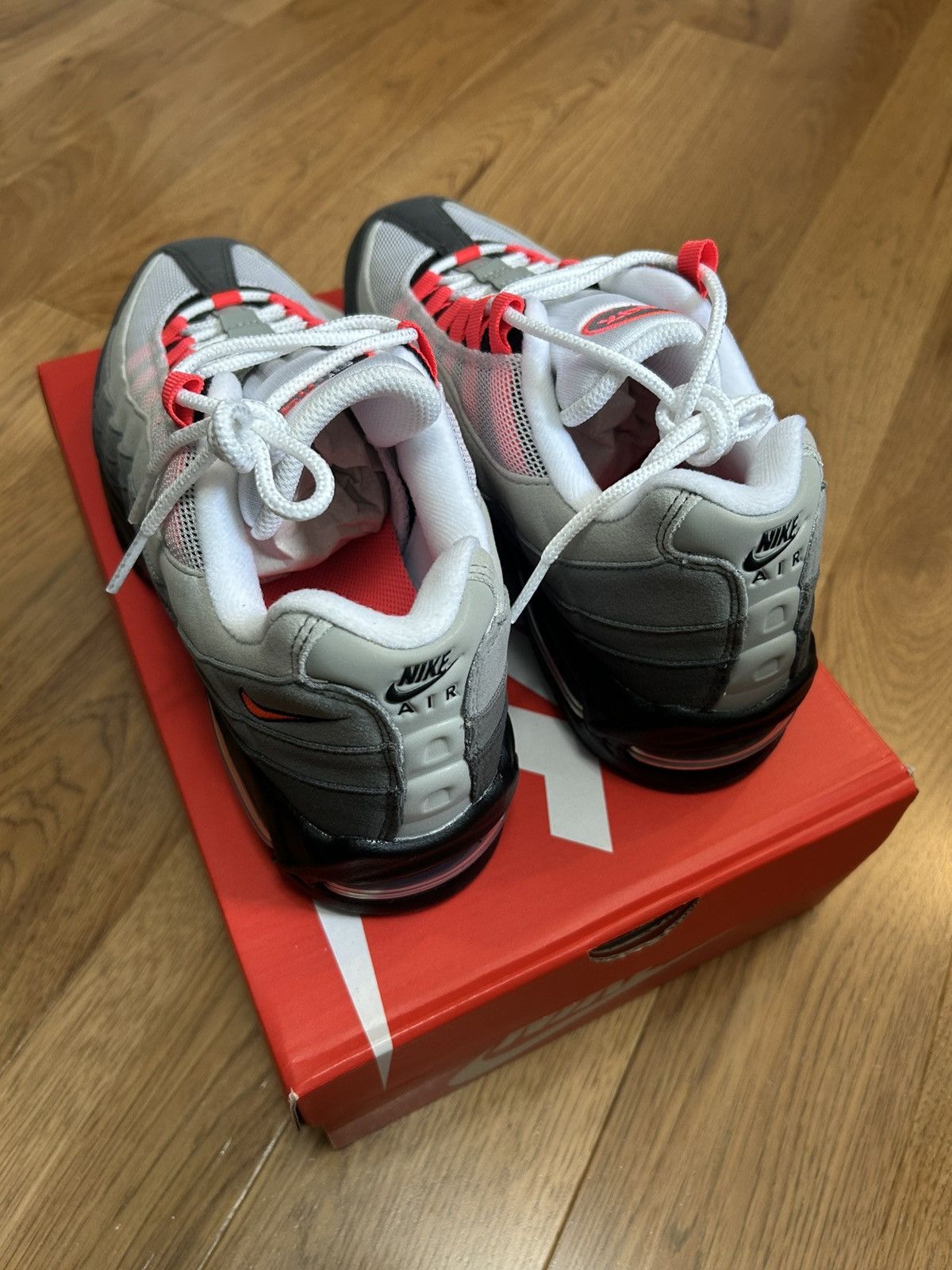 Nike Nike Air Max 95 Solar Red Size US 9.5 / EU 42-43 - 4 Thumbnail