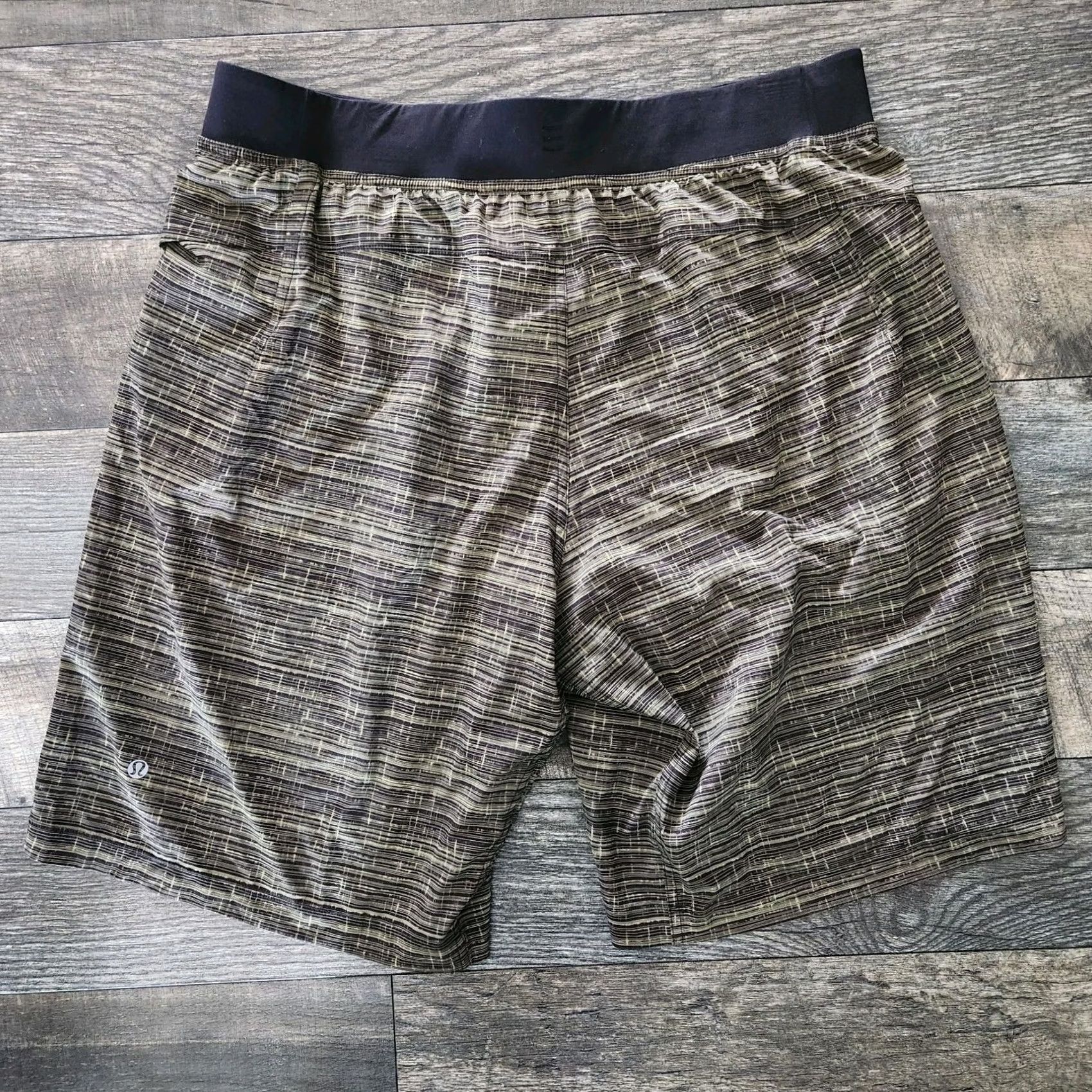 Lululemon Lululemon Mens XL Green Black T.H.E. Short Linerless Shorts Athletic 9" Inseam Size US 36 / EU 52 - 6 Thumbnail