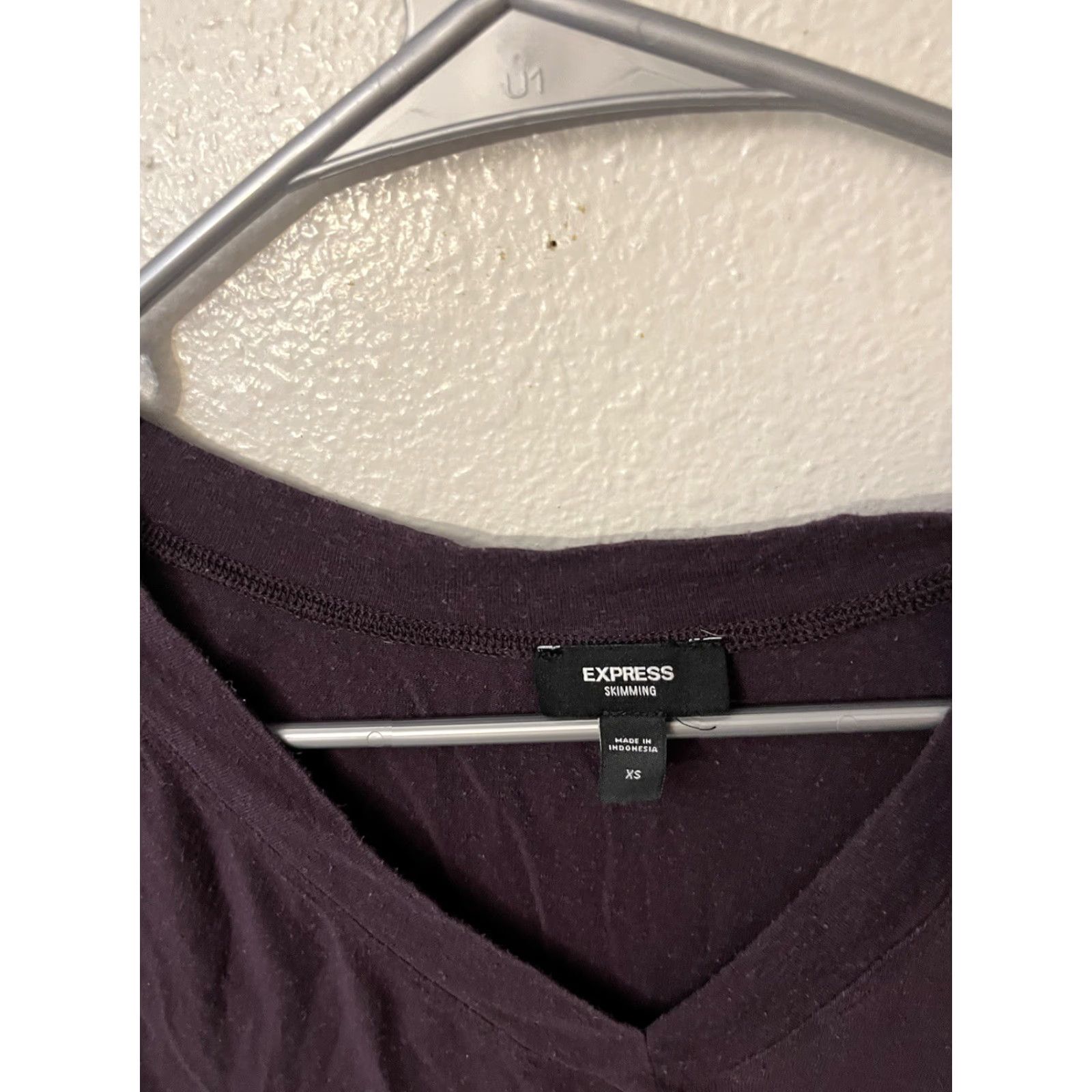 Express Express T-Shirt Women XS V-Neck Maroon Solid Cotton, Modal Short Sleeve Pullover Tee, Casual Basic Shirt, Classic style (Mens/Womens) Size XS / US 0-2 / IT 36-38 - 2 Thumbnail