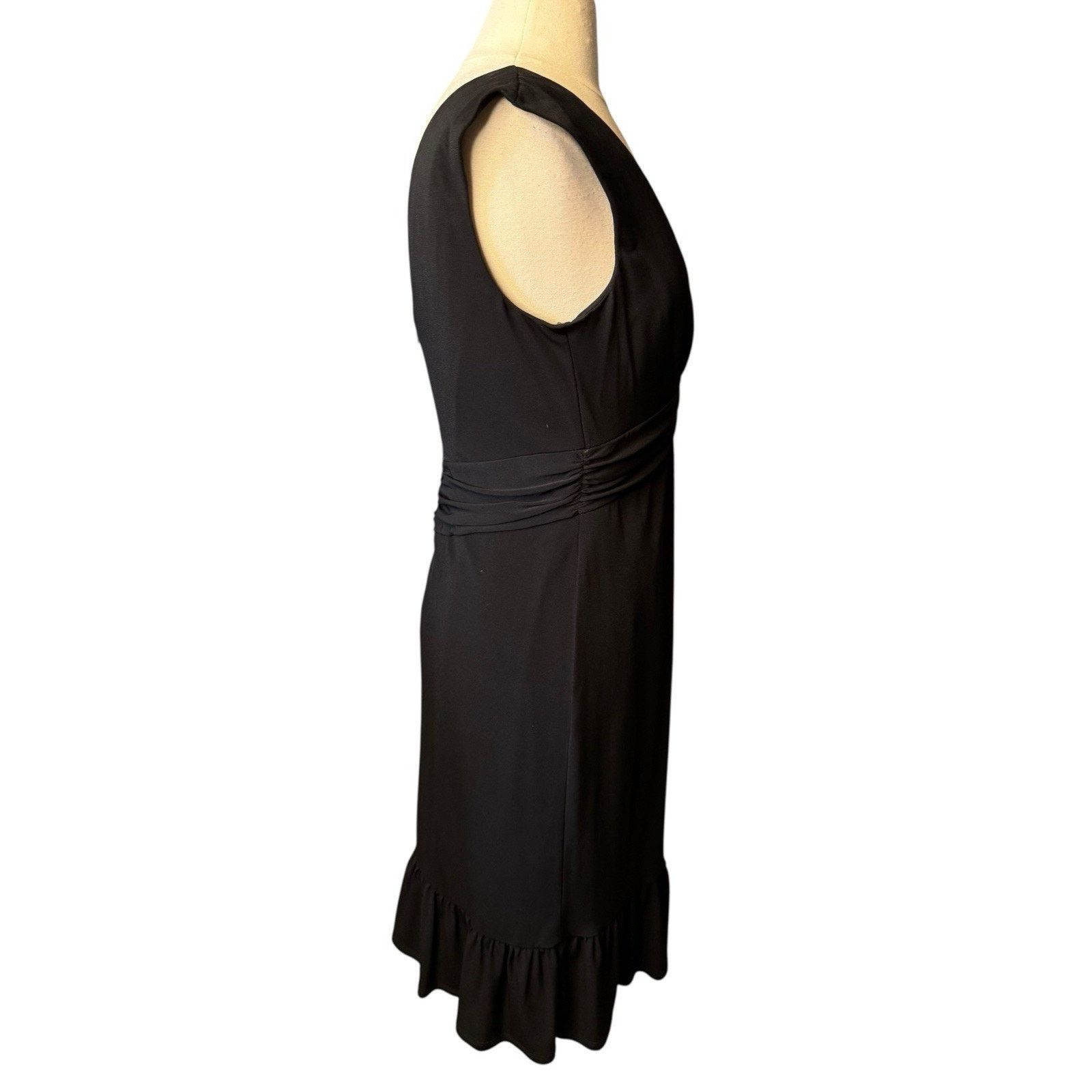 White House Black Market White House Black Market Little Black Dress V Neck Size L / US 10 / IT 46 - 5 Thumbnail