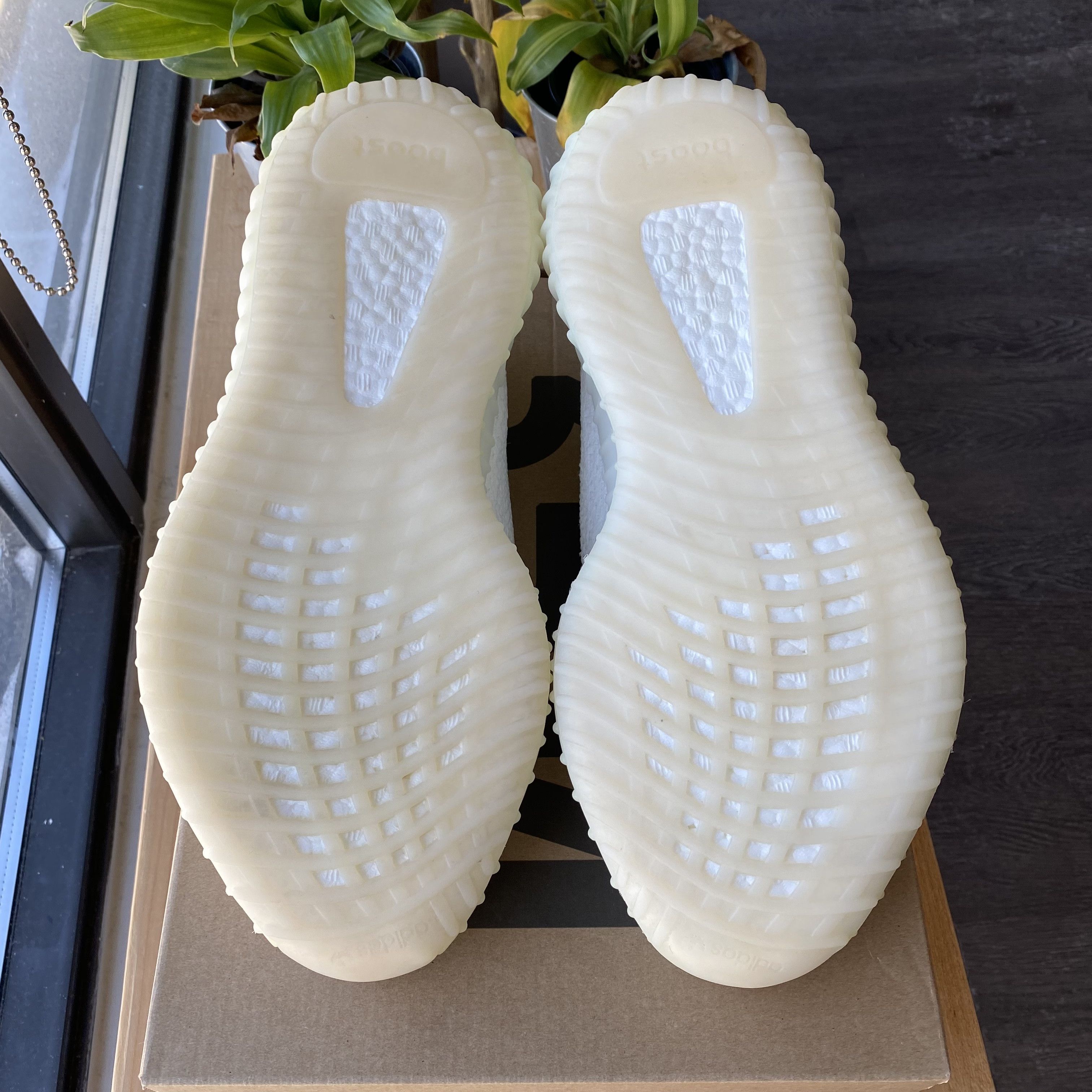 Adidas × Kanye West Yeezy 350 V2 Size US 9.5 / EU 42-43 - 4 Thumbnail