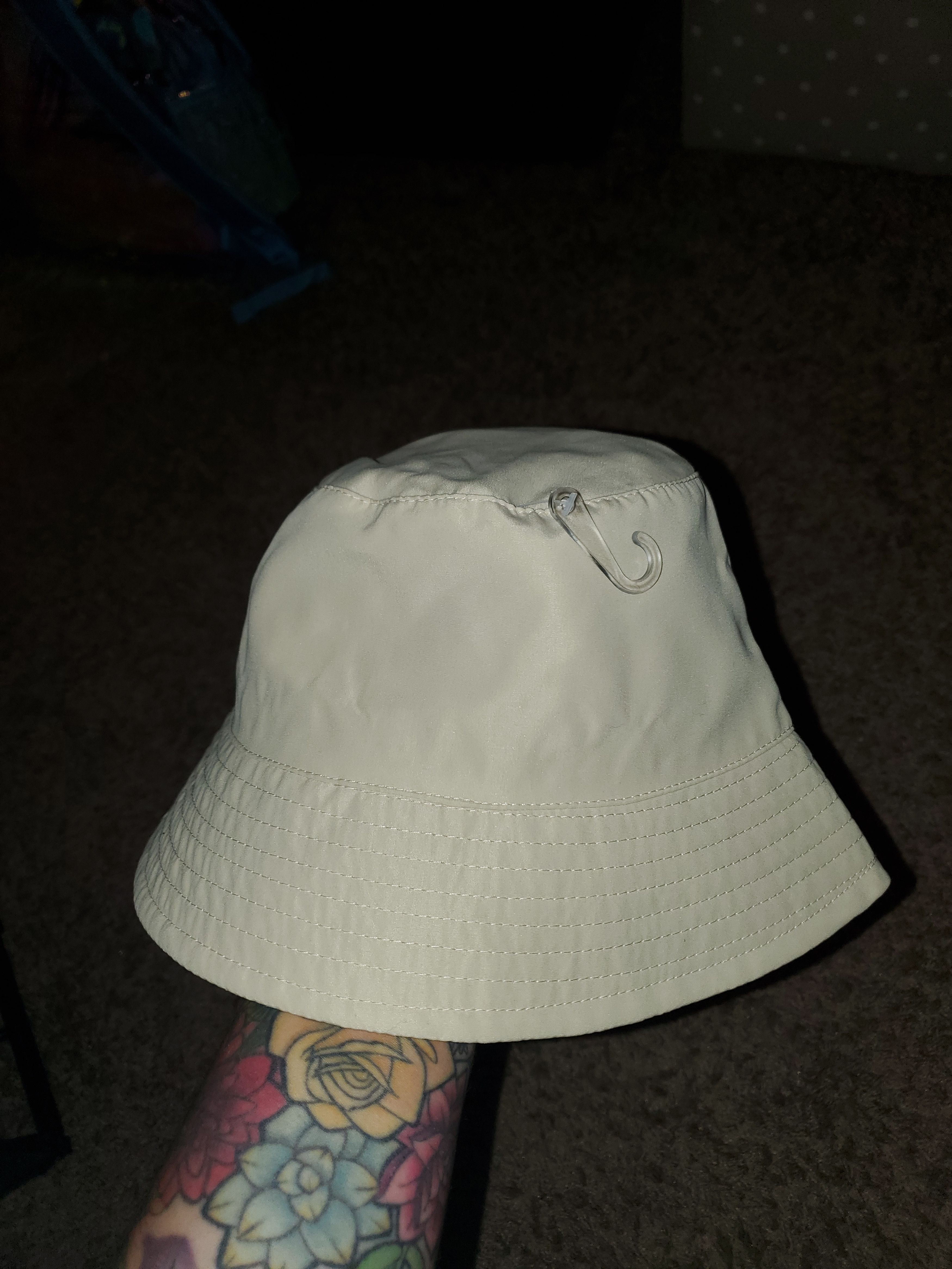 Disney *NWT* Beige Disney's Wish Movie Adult Bucket Hat Size ONE SIZE - 3 Thumbnail