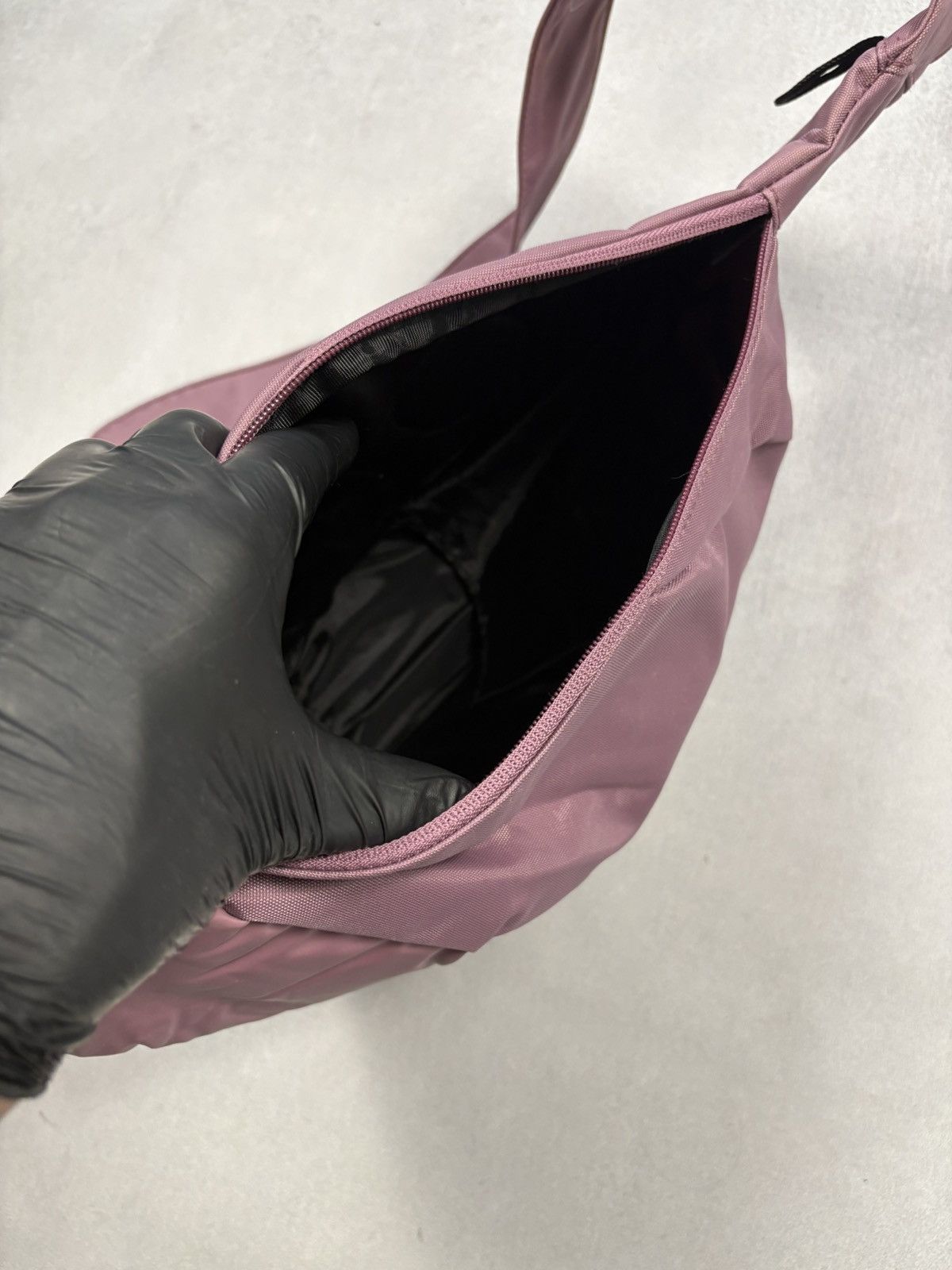 Nike 2000s Nike ACG Vintage Sling Bag Crossbody Pink Nylon Y2K Size ONE SIZE - 16 Thumbnail