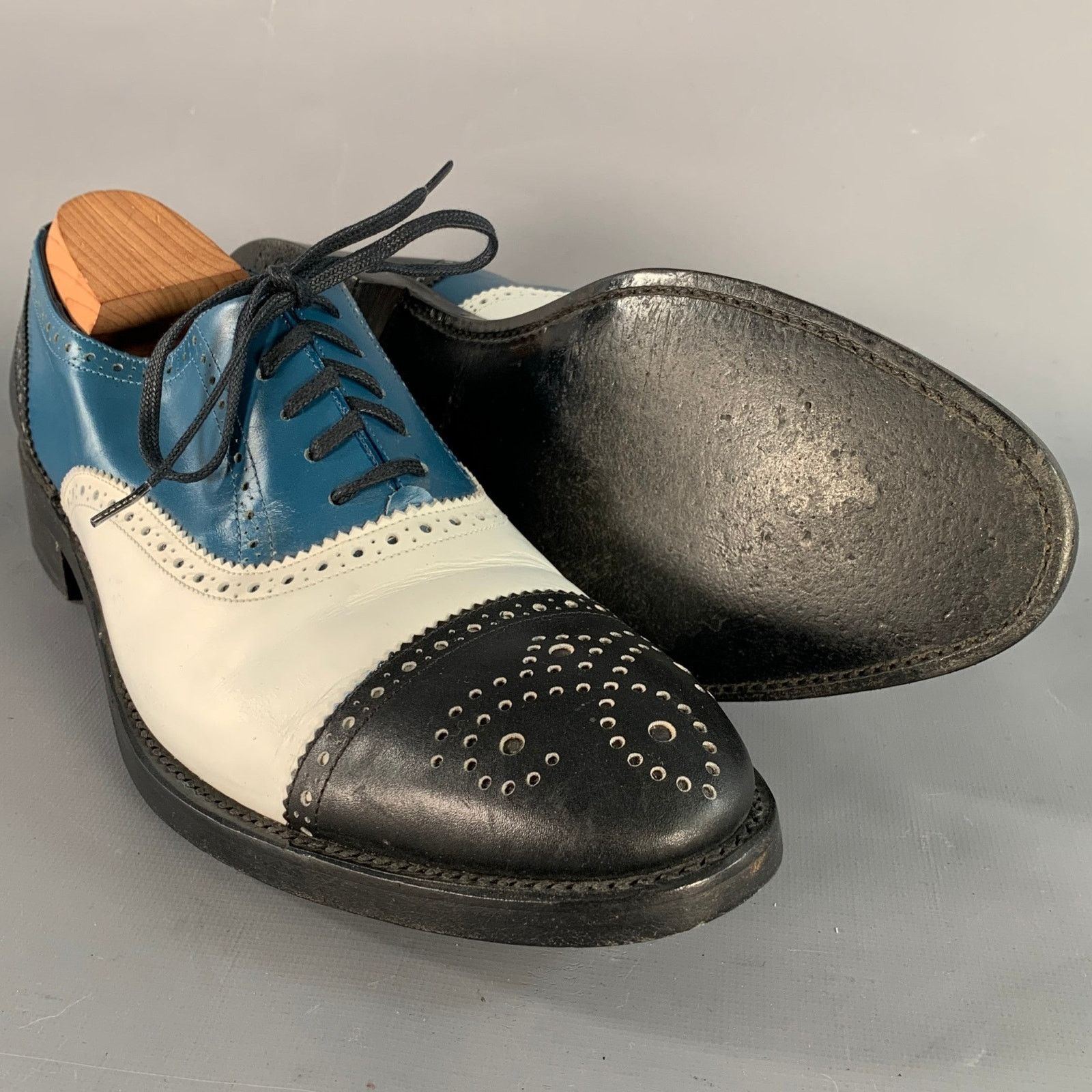 Robert Clergerie 9 Black White Blue Leather Perforated Spectator Lace-Up Size US 9 / EU 42 - 6 Thumbnail