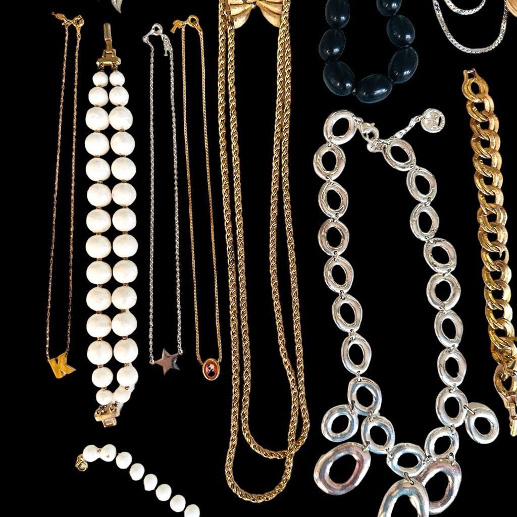 Monet ALL SIGNED TRIFARI MONET NAPIER Vintage Bulk Jewelry Lot Bro Size ONE SIZE - 13 Thumbnail