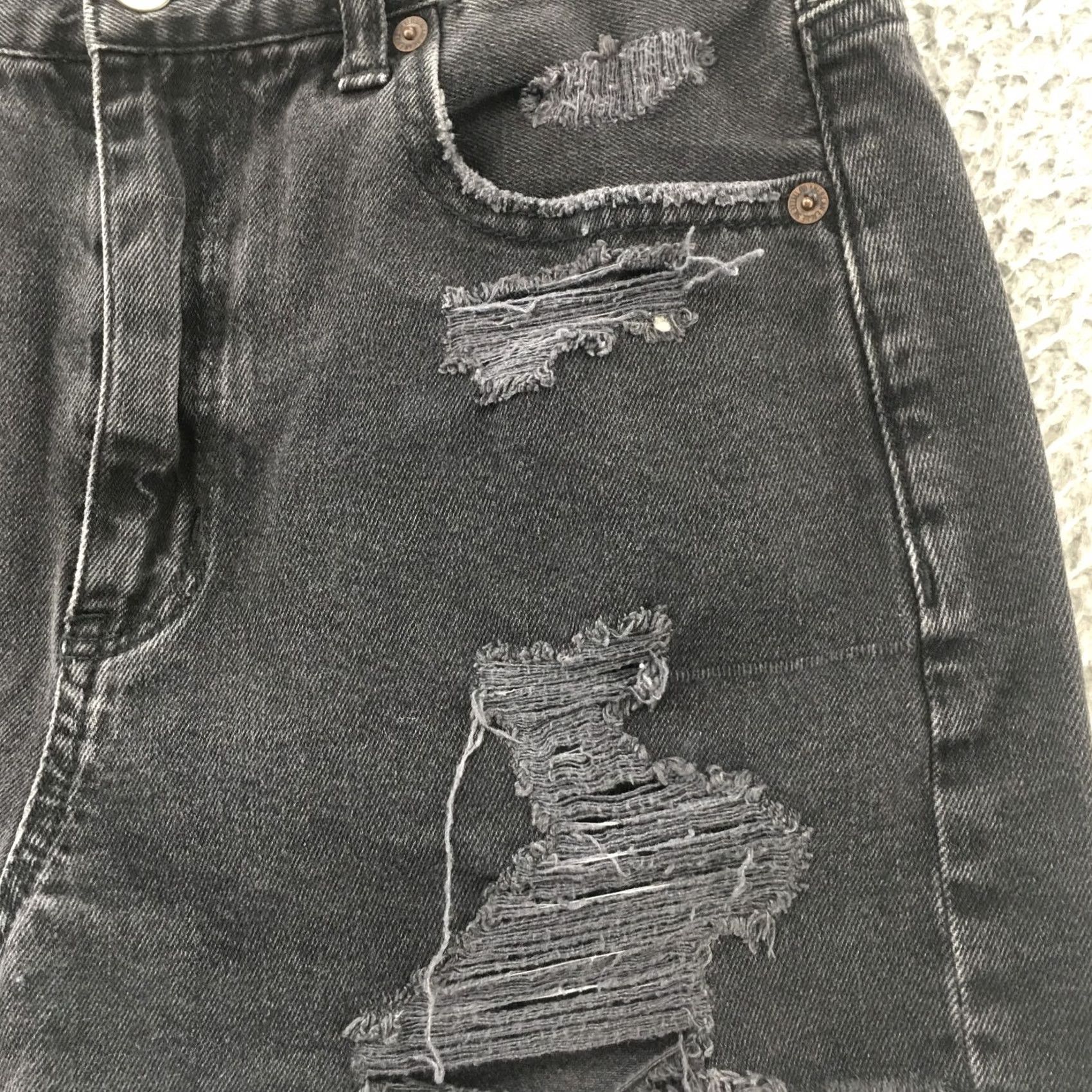 American Eagle Outfitters American Eagle Outfitters Mom Shorts Womens 6 Black Cotton Blend Distressed Zip Size 28" / US 6 / IT 42 - 5 Thumbnail