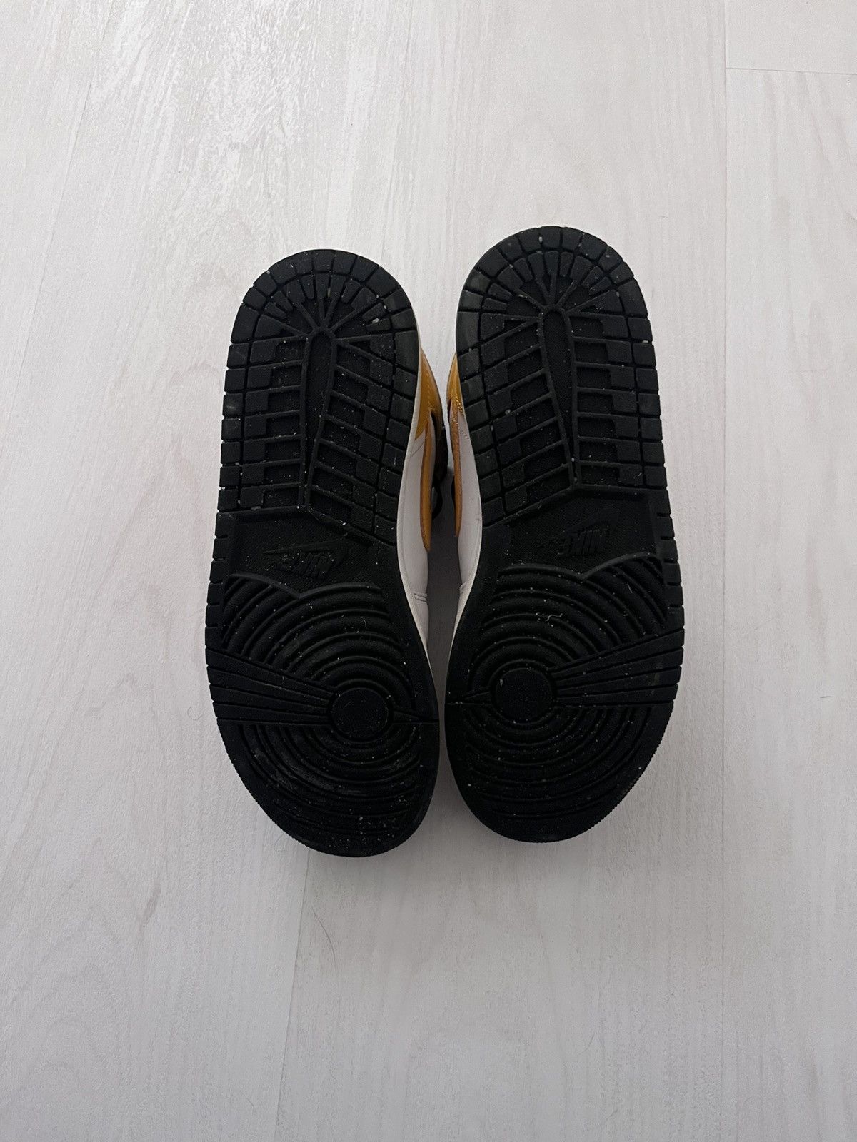 Jordan Brand Jordan 1 University Gold Size US 10 / EU 43 - 5 Thumbnail