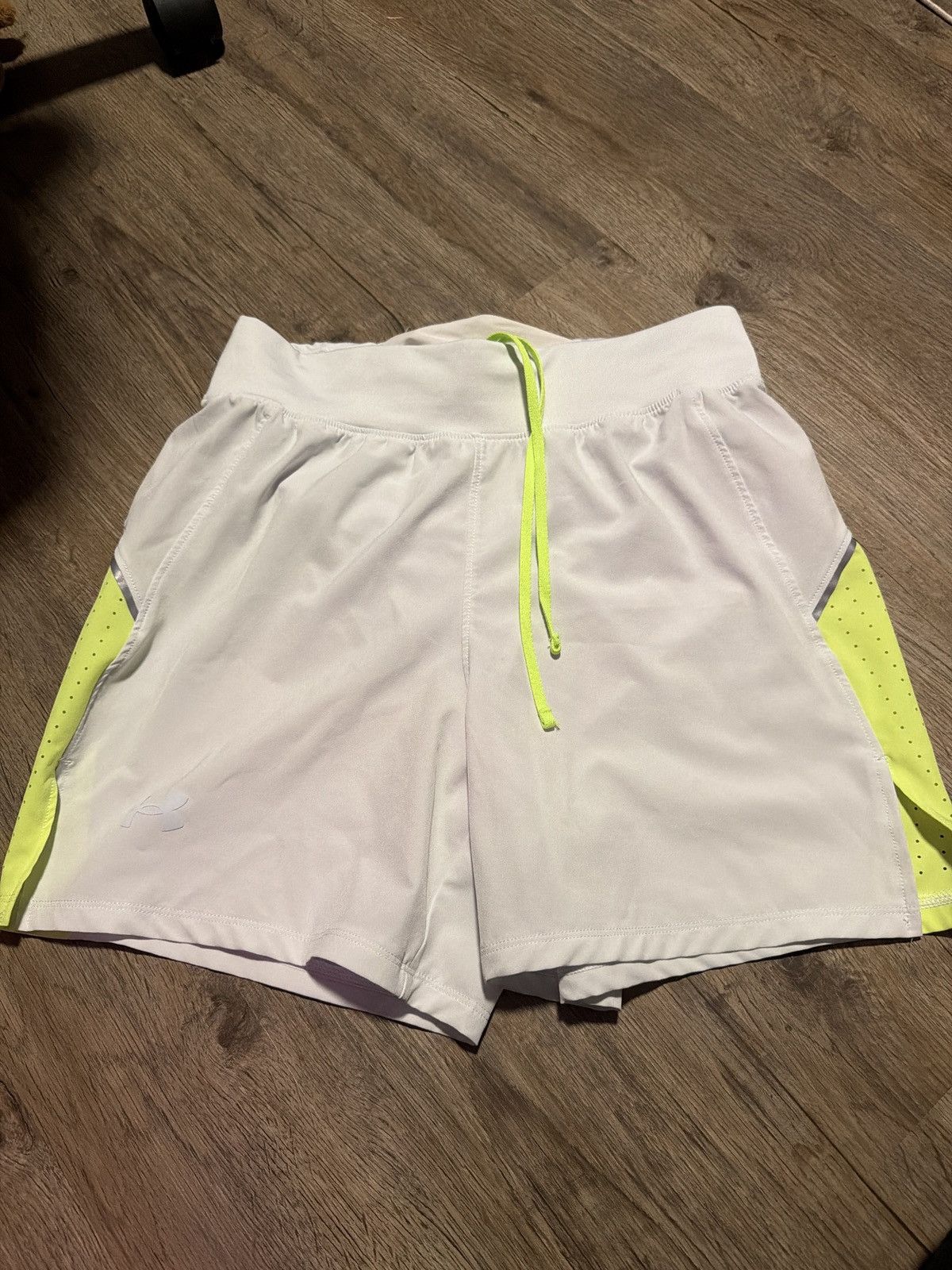 Under Armour White and green Under Armour Shorts Size US 28 / EU 44 - 1 Thumbnail