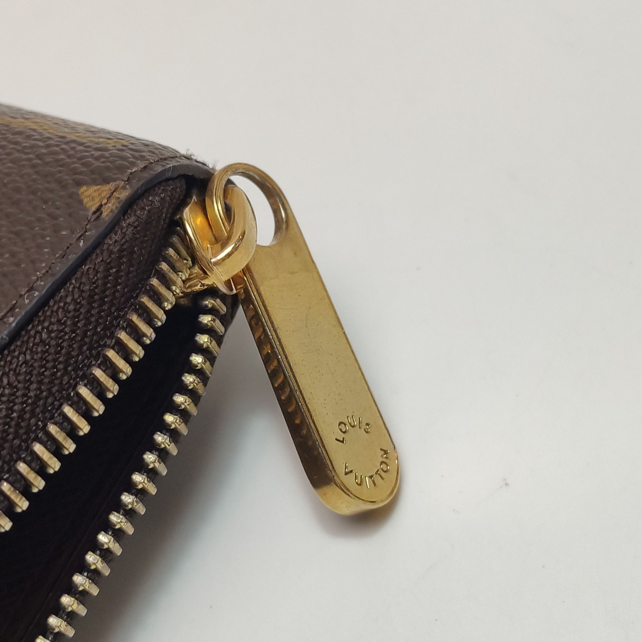 Louis Vuitton Louis Vuitton (LV) ZippyMonogram print zip around wallet -y Size ONE SIZE - 6 Thumbnail