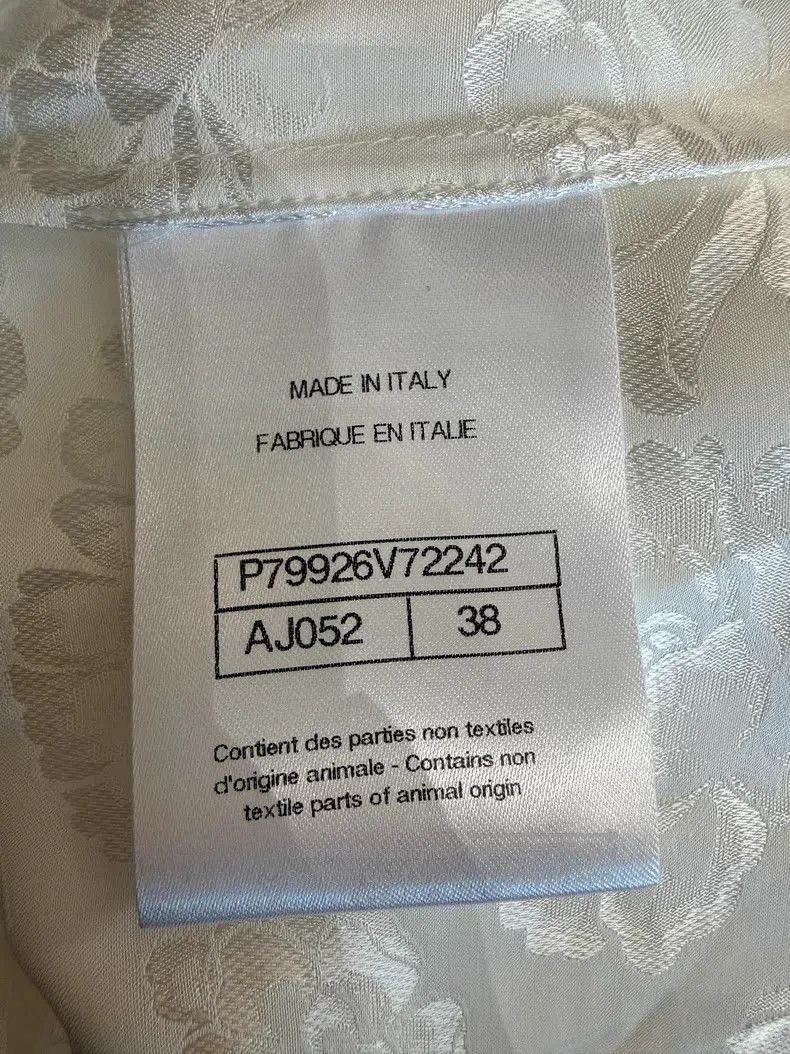 Chanel Chanel Three-dimensional camelia sleeveless shirt Size XS / US 0-2 / IT 36-38 - 4 Thumbnail