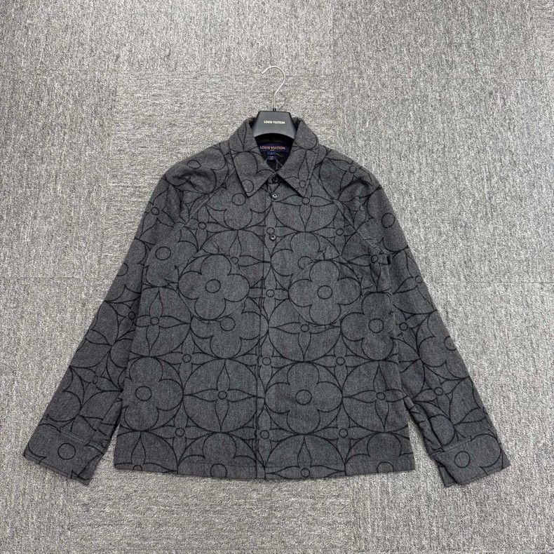 Louis Vuitton Louis Vuitton Three-flowered cashmere shirt Size US S / EU 44-46 / 1 - 1 Thumbnail