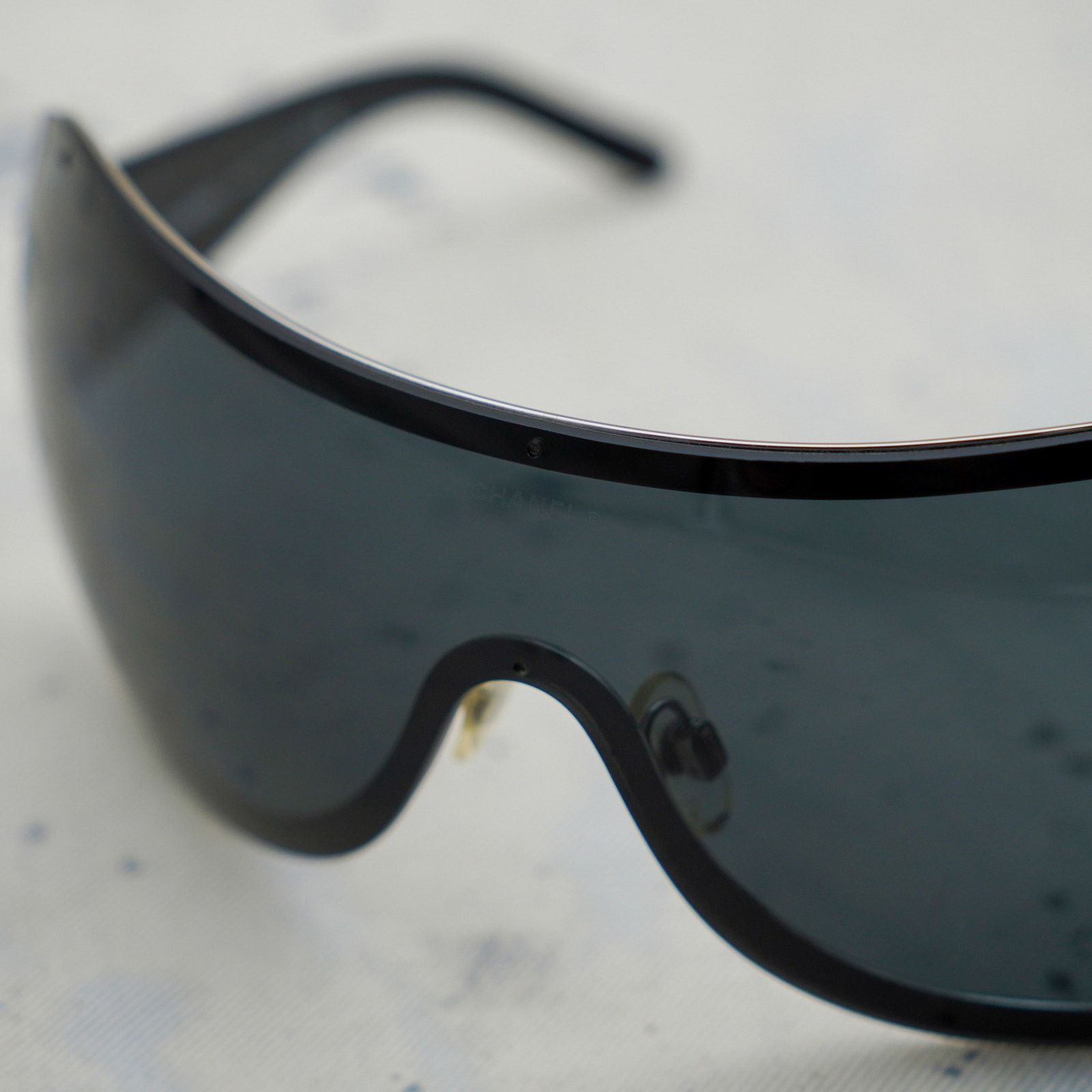 Chanel Vintage chanel 4148 black crystal cc logo shield sunglasses Size ONE SIZE - 6 Thumbnail