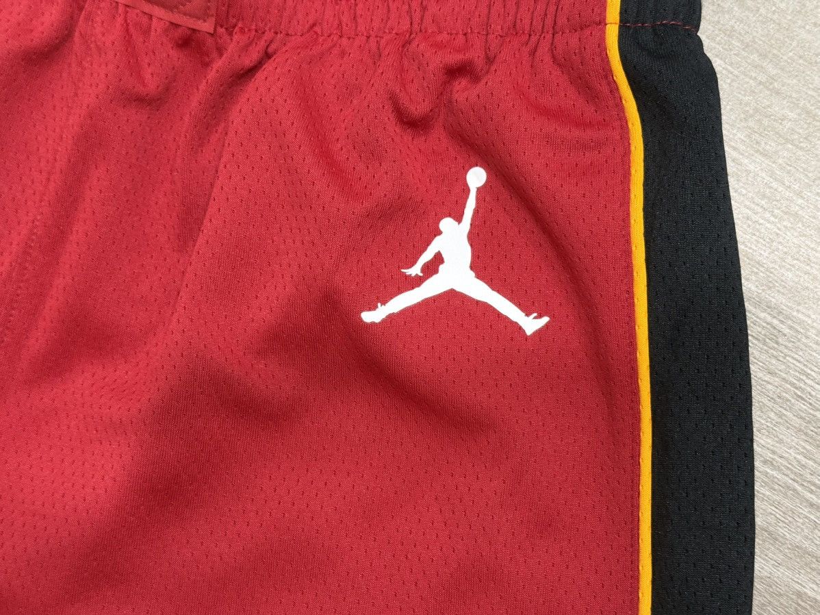 Jordan Brand Jordan Brand Miami Heat CV9566-608 Swingman Red Shorts Large Size US 36 / EU 52 - 3 Thumbnail