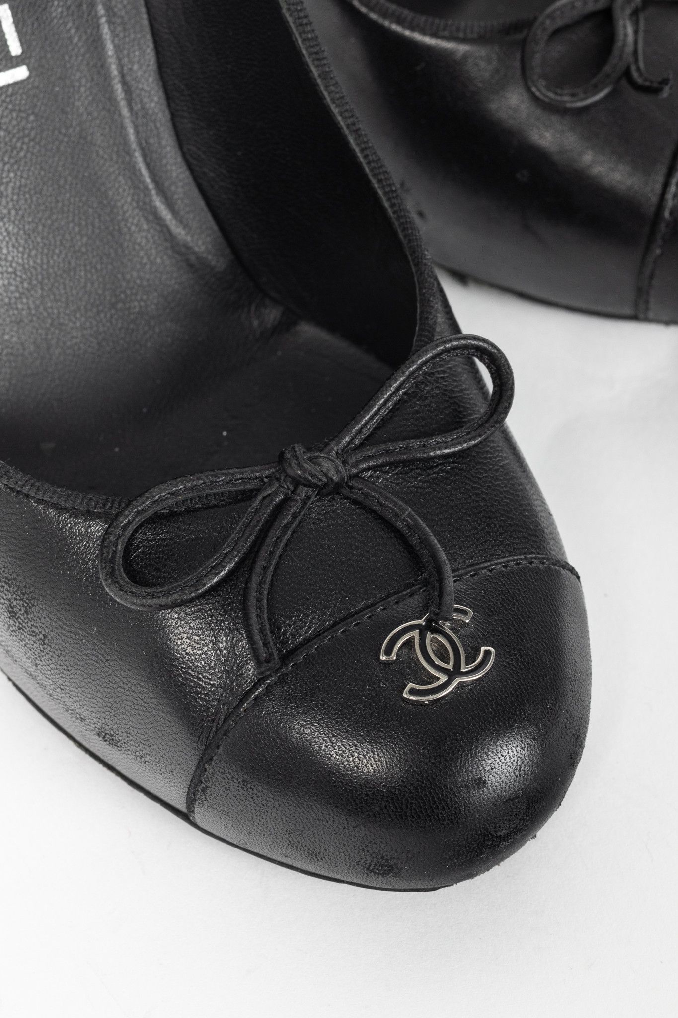 Chanel Chanel Black Leather CC-Cap-Toe Bow Pumps Size US 5.5 / IT 35.5 - 7 Thumbnail