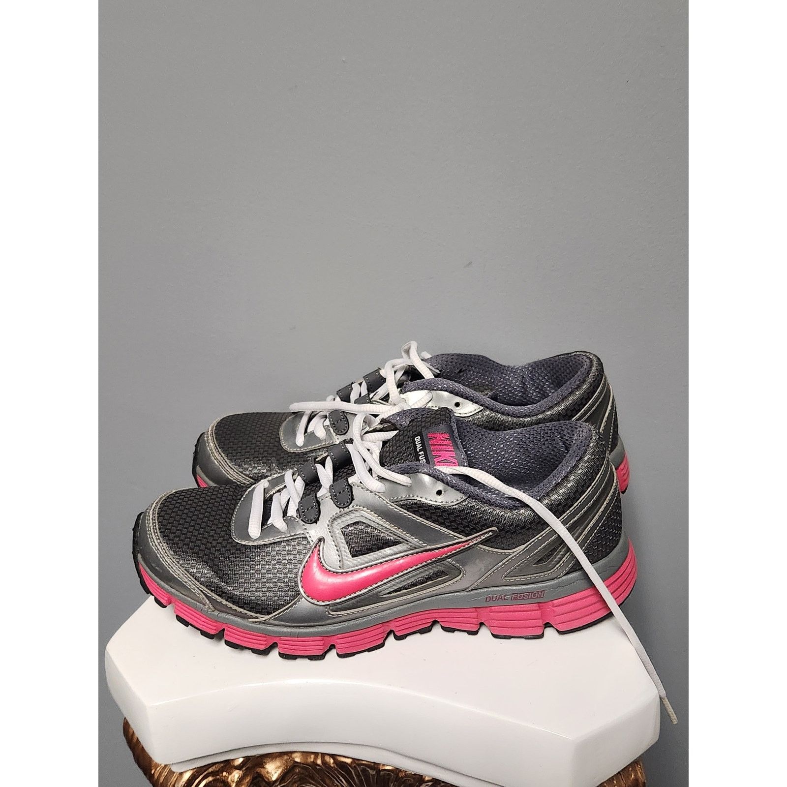 Nike Nike Dual Fusion ST Grey and Pink 9.5 Women's Size US 9.5 / IT 39.5 - 2 Thumbnail