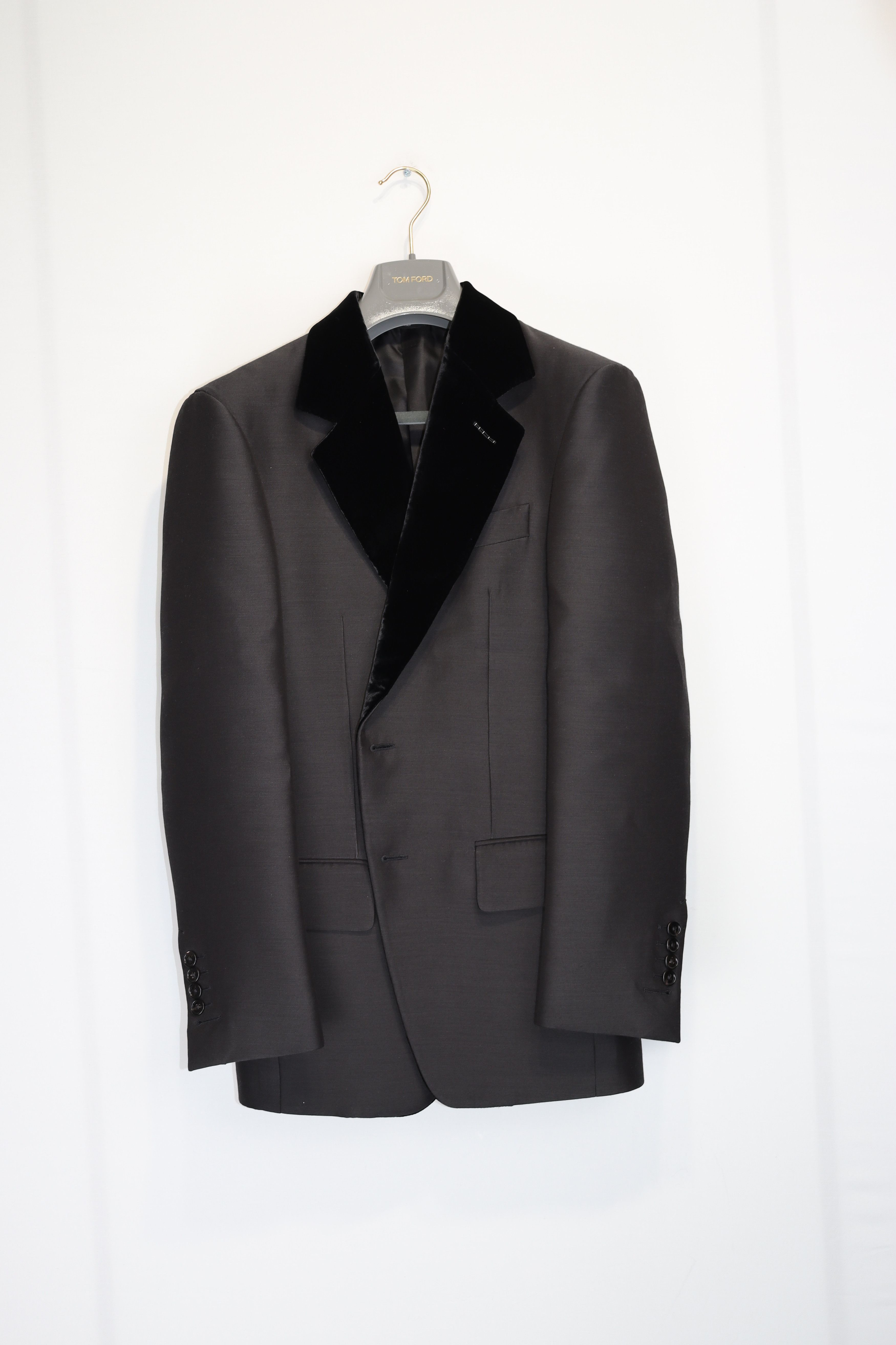 image of Tom Ford O1Rshd1 Velvet Lapel Evening Suit In Black, Men's (Size Small)