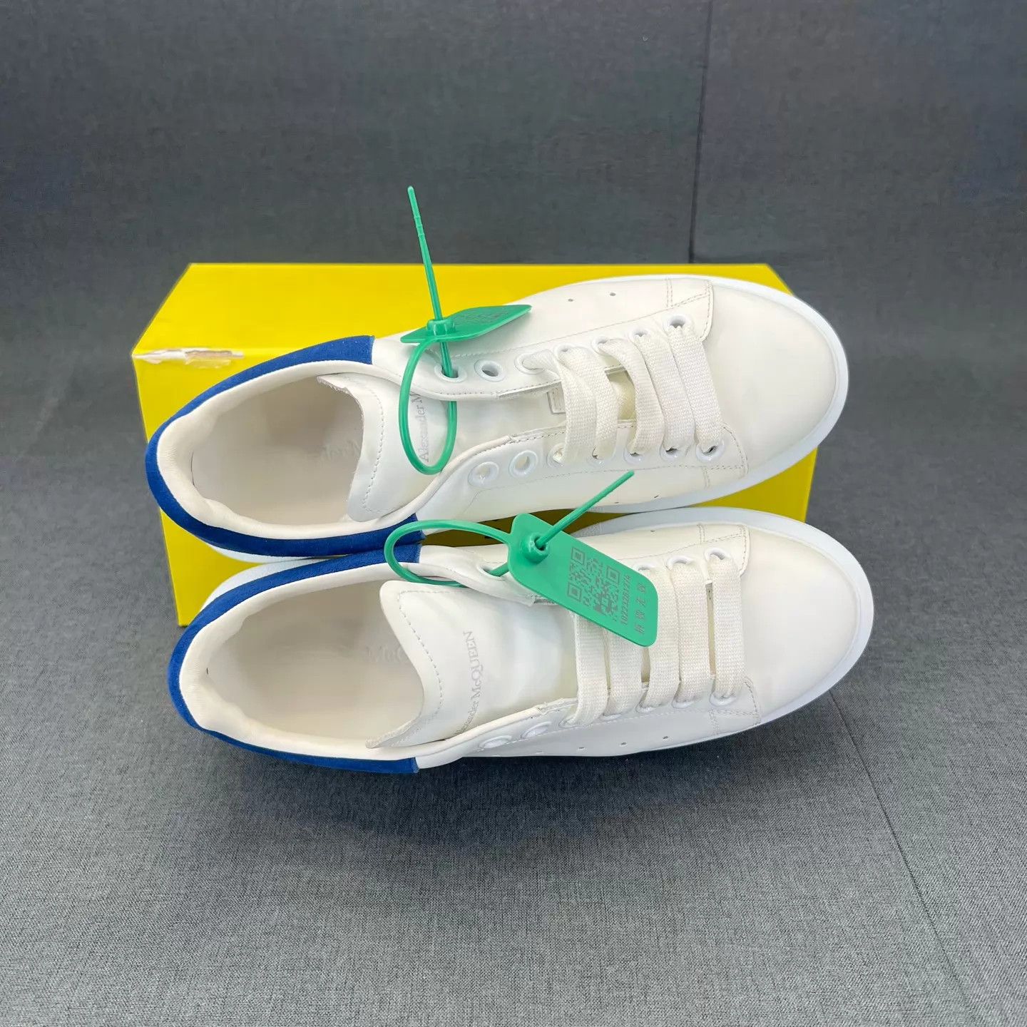 Alexander McQueen Alexander McQueen Blue Tail Suede Sneaker 39.5 Size US 9 / IT 39 - 5 Thumbnail