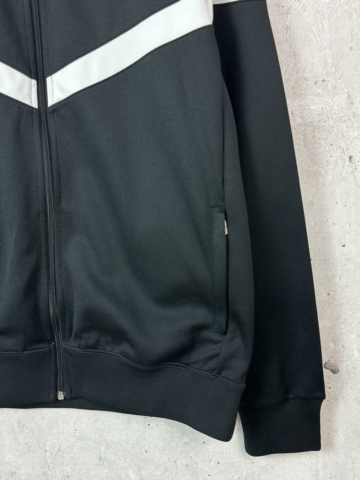 Nike Vintage Nike Juventus Black Zip Football Soccer Track Jersey Size US L / EU 52-54 / 3 - 5 Thumbnail