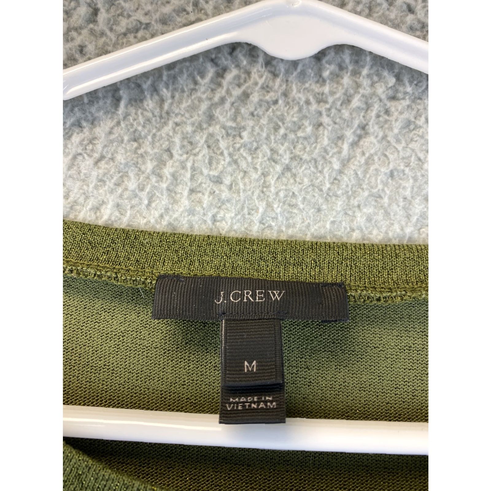 J.Crew J.CREW Women’s M Olive Green Glitter Sparkle Bell Sleeve Top 75-17 Bell Sleeve Blouse Lightweight Glitter Green Olive M Women’s J.CREW Size M / US 6-8 / IT 42-44 - 3 Thumbnail