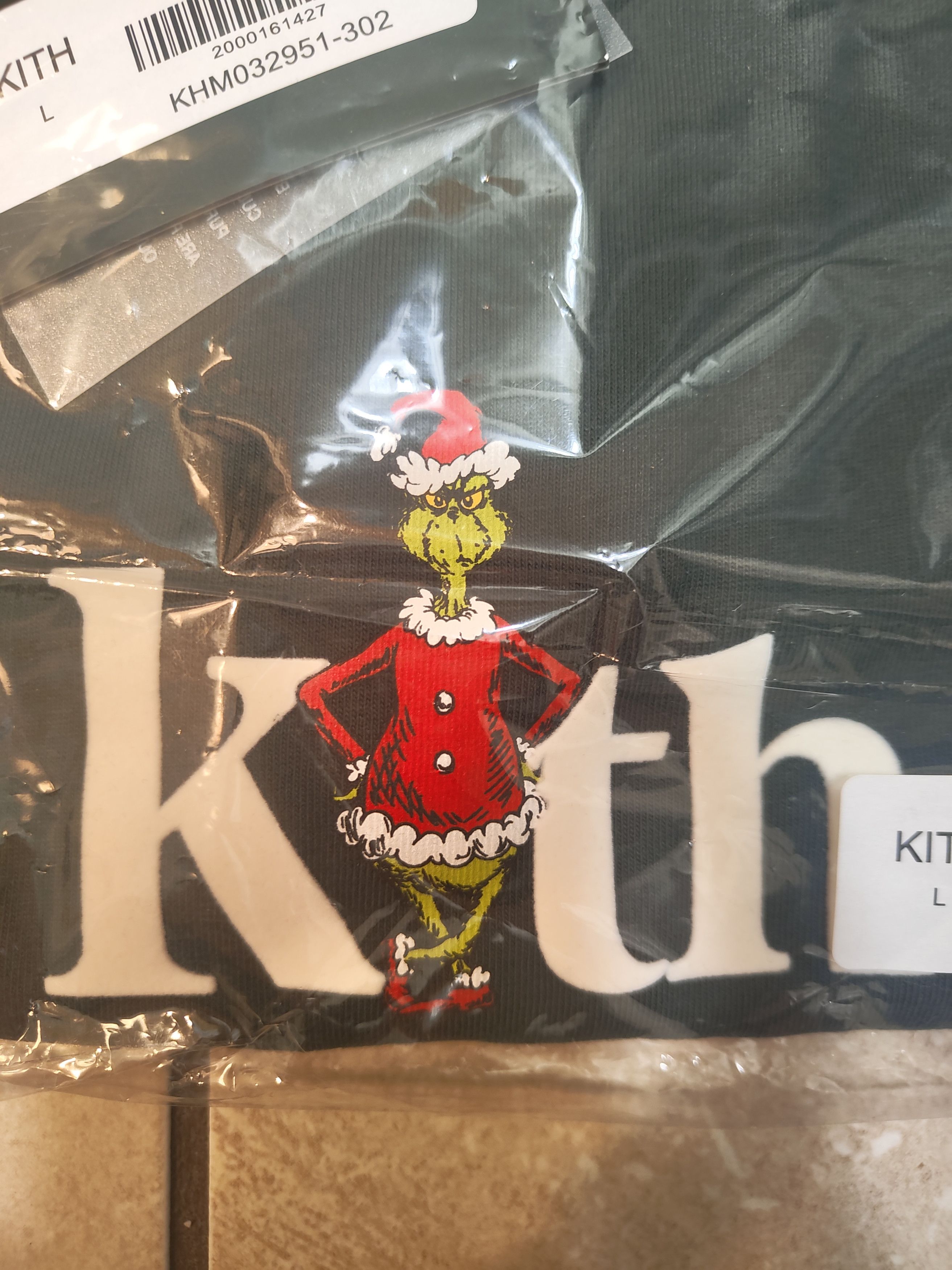 Kith Kith x The Grinch Serif Tee Size US L / EU 52-54 / 3 - 9 Thumbnail