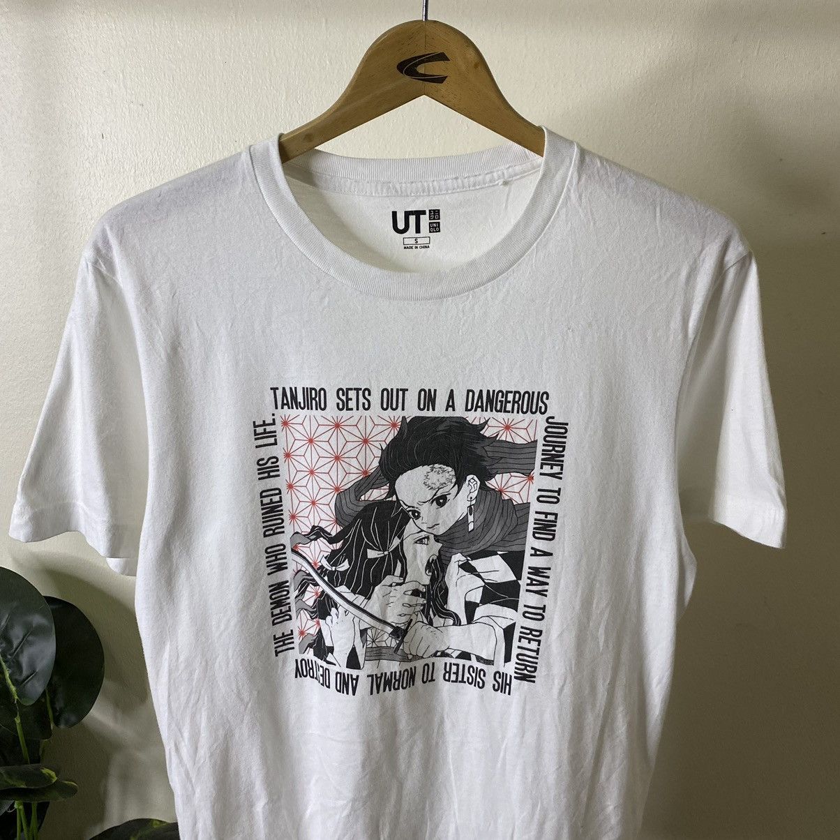 Anime Demon Slayer x UNIQLO Kimetsu no Yaiba Anime Manga Series T Size US S / EU 44-46 / 1 - 2 Thumbnail