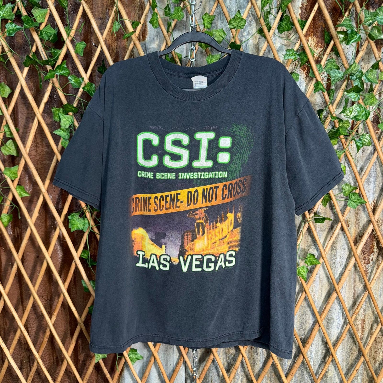 Delta Vintage Y2K CSI tv show promo Las Vegas faded 2000s t-shirt Size US XL / EU 56 / 4 - 1 Thumbnail