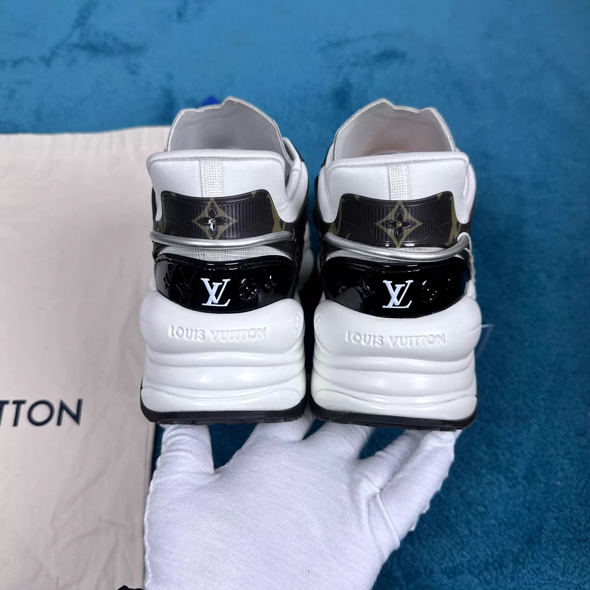Louis Vuitton LV Run55 Low-Top Sneaker White & Brown Size 39 Size US 8.5 / IT 38.5 - 4 Thumbnail