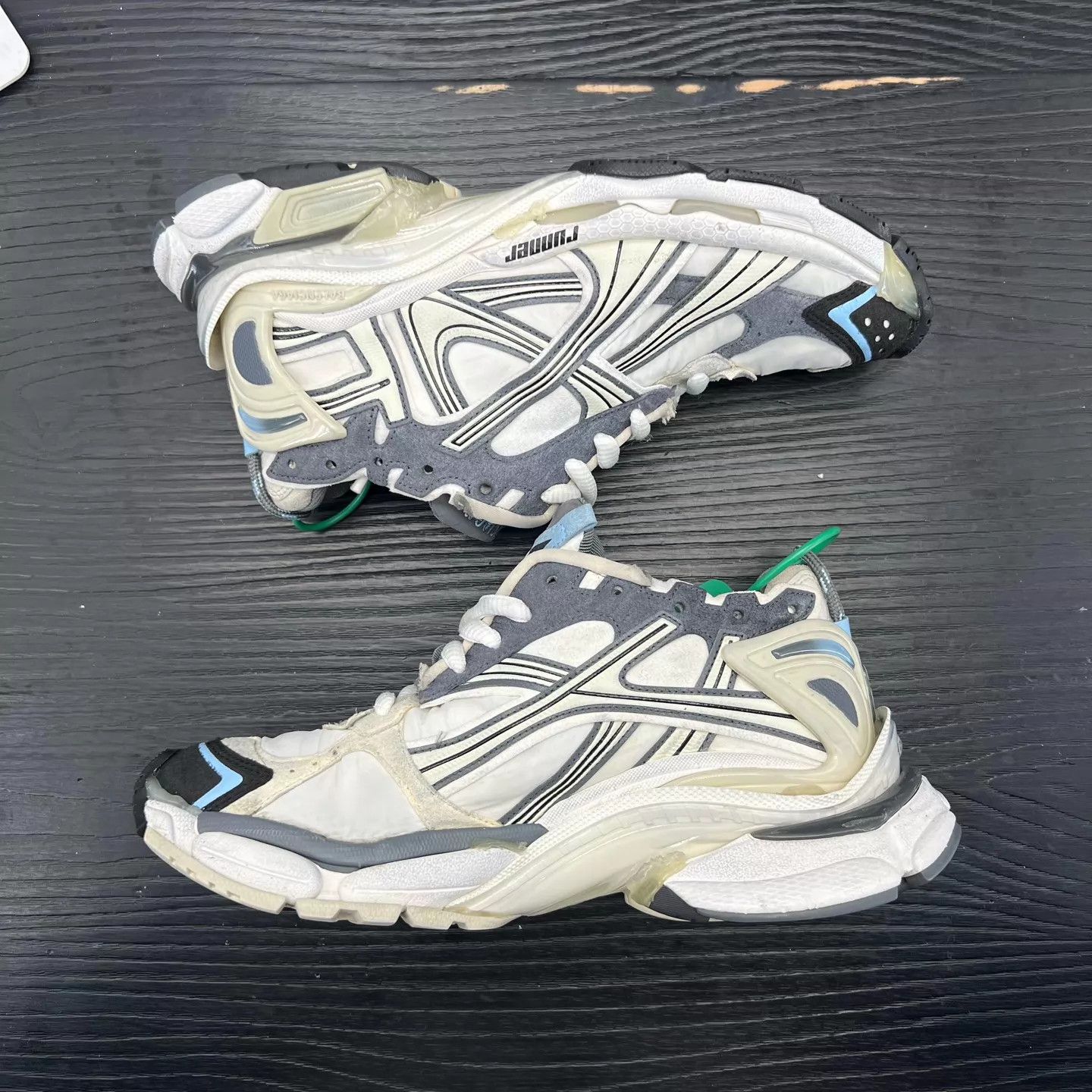 Balenciaga Balenciaga Runner Black/White/Gray 40 New OG Box Size US 7 / EU 40 - 2 Thumbnail
