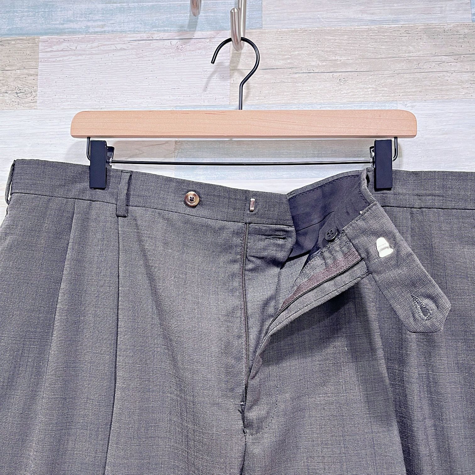 Jos. A. Bank Jos A Bank Wool Birdseye Suit Gray Mens 46R 40W Size 46R - 11 Thumbnail