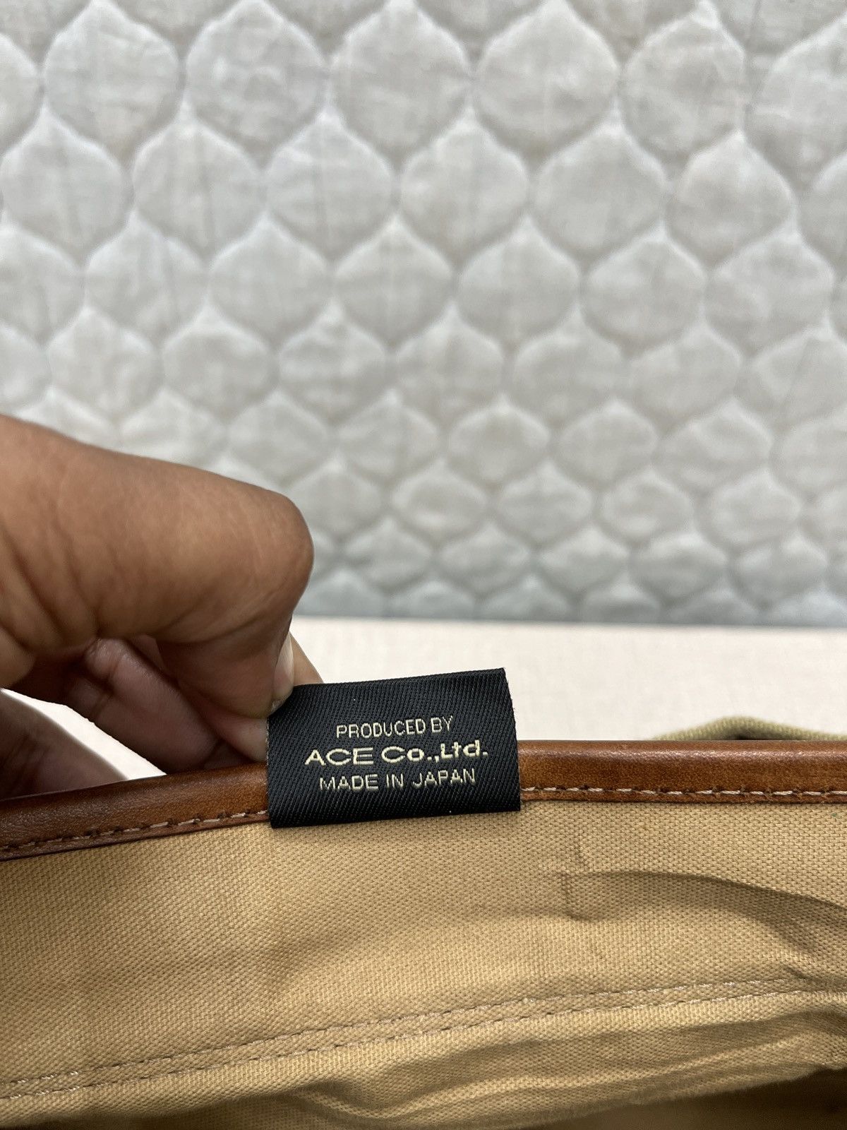 DAKS 🔥🔥🔥STEALS DAKS LONDON MESSENGER BAG Size ONE SIZE - 25 Thumbnail