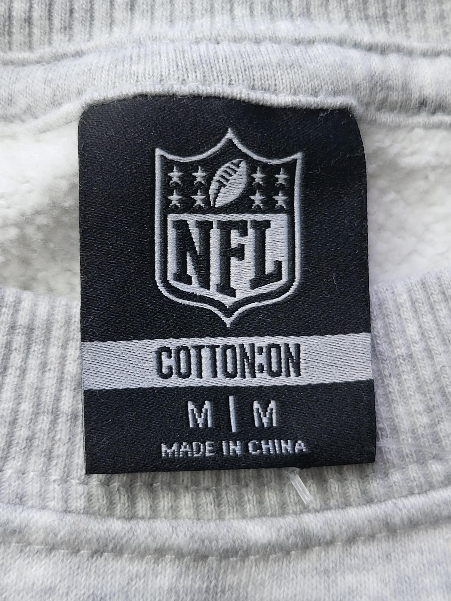 NFL NWT New York Giants Bundle Crewneck Sweatshirt & Beanie MD Size US M / EU 48-50 / 2 - 8 Thumbnail