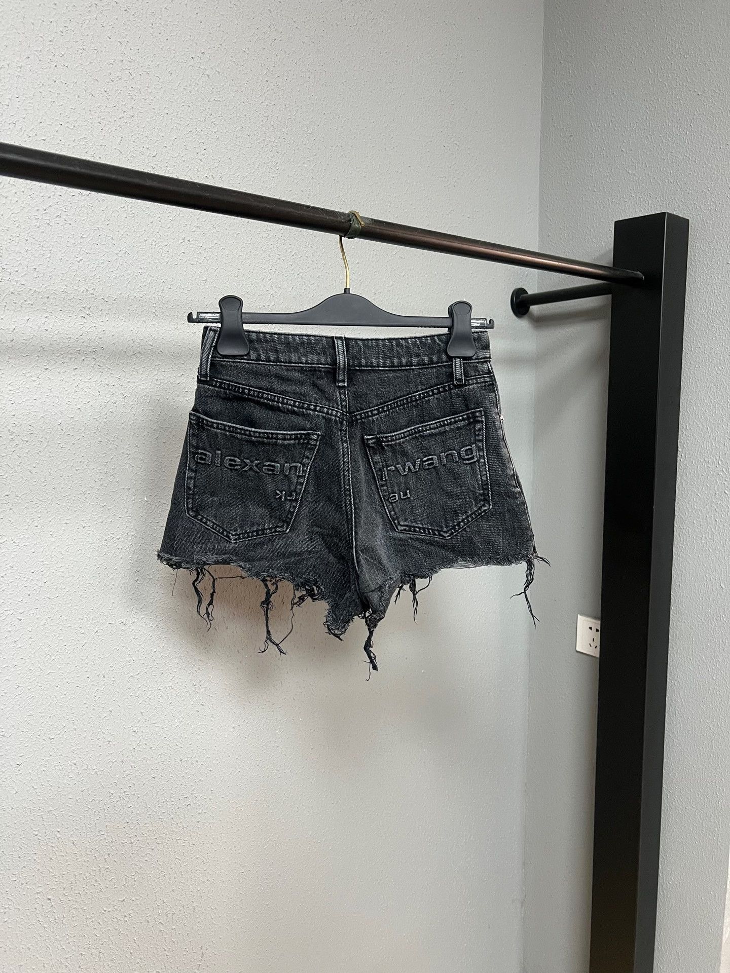Alexander Wang Alexander Wang Back Embossed Logo Distressed Shorts Size 25" / US 0 / IT 36 - 1 Thumbnail