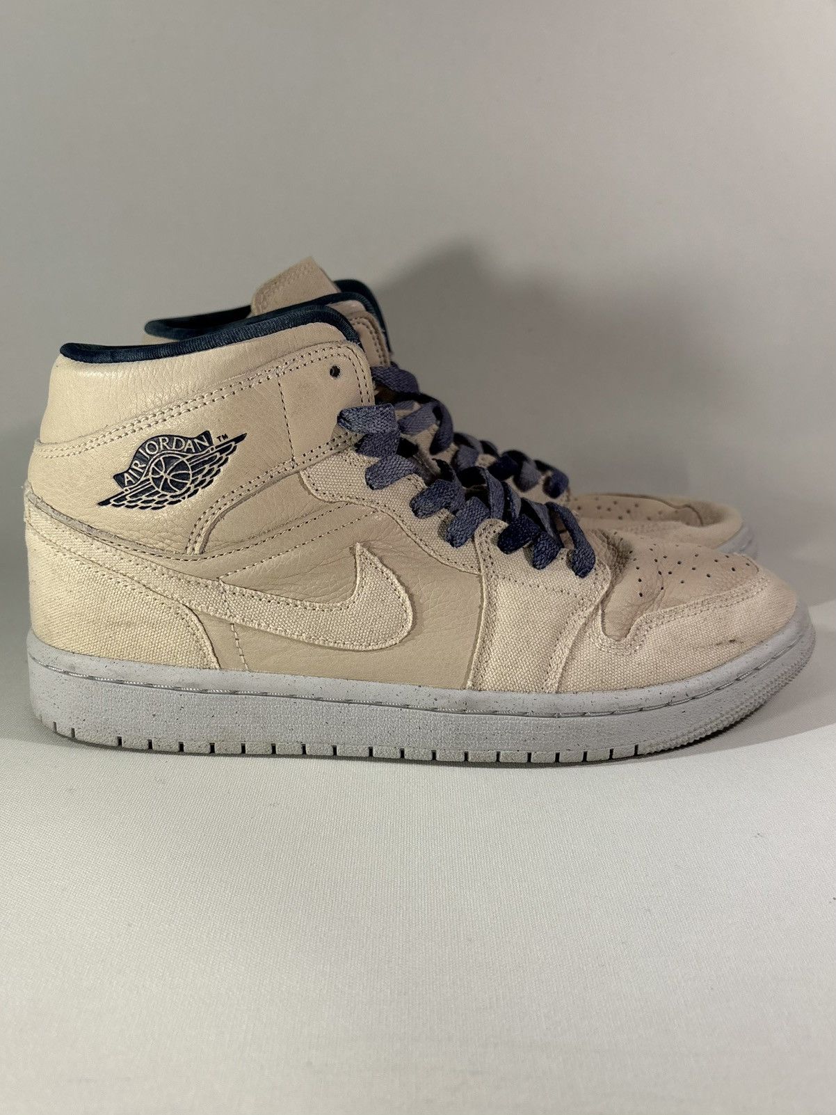Jordan Brand Nike Air Jordan 1 Mid SE Sanddrift Women's Sneakers Size 9 Size US 9 / IT 39 - 1 Thumbnail