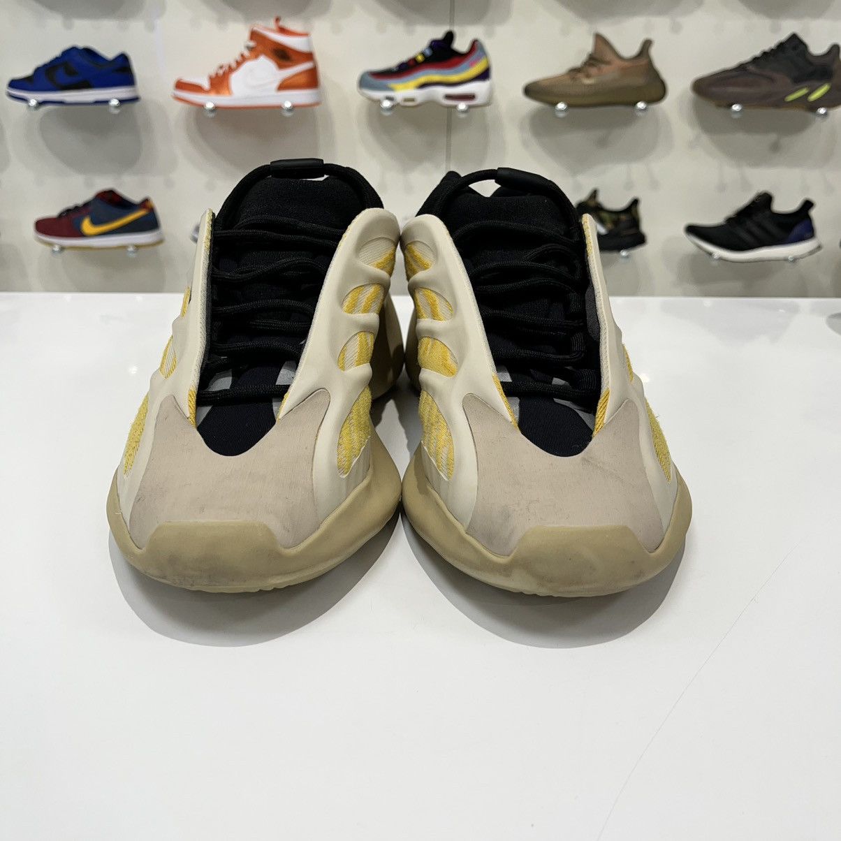 Adidas Adidas Yeezy 700 V3 Safflower Size US 10.5 / EU 43-44 - 9 Thumbnail