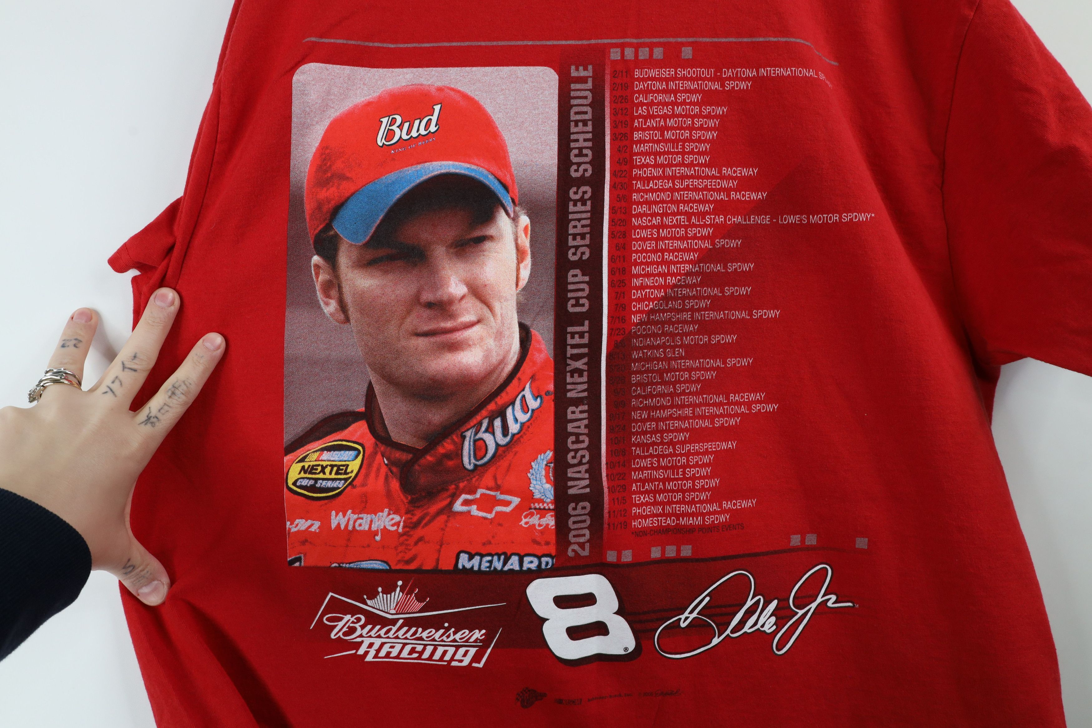 Vintage Vintage Y2K 2006 NASCAR Earnhardt Jr Budweiser T-Shirt Size US L / EU 52-54 / 3 - 10 Thumbnail