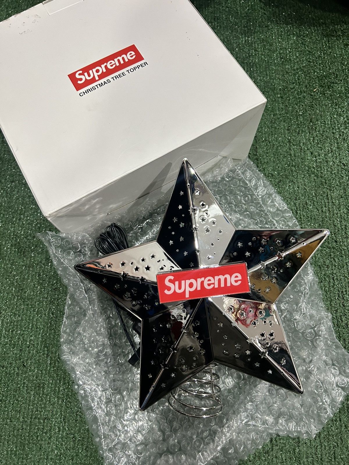 Supreme Christmas Tree Topper | Grailed