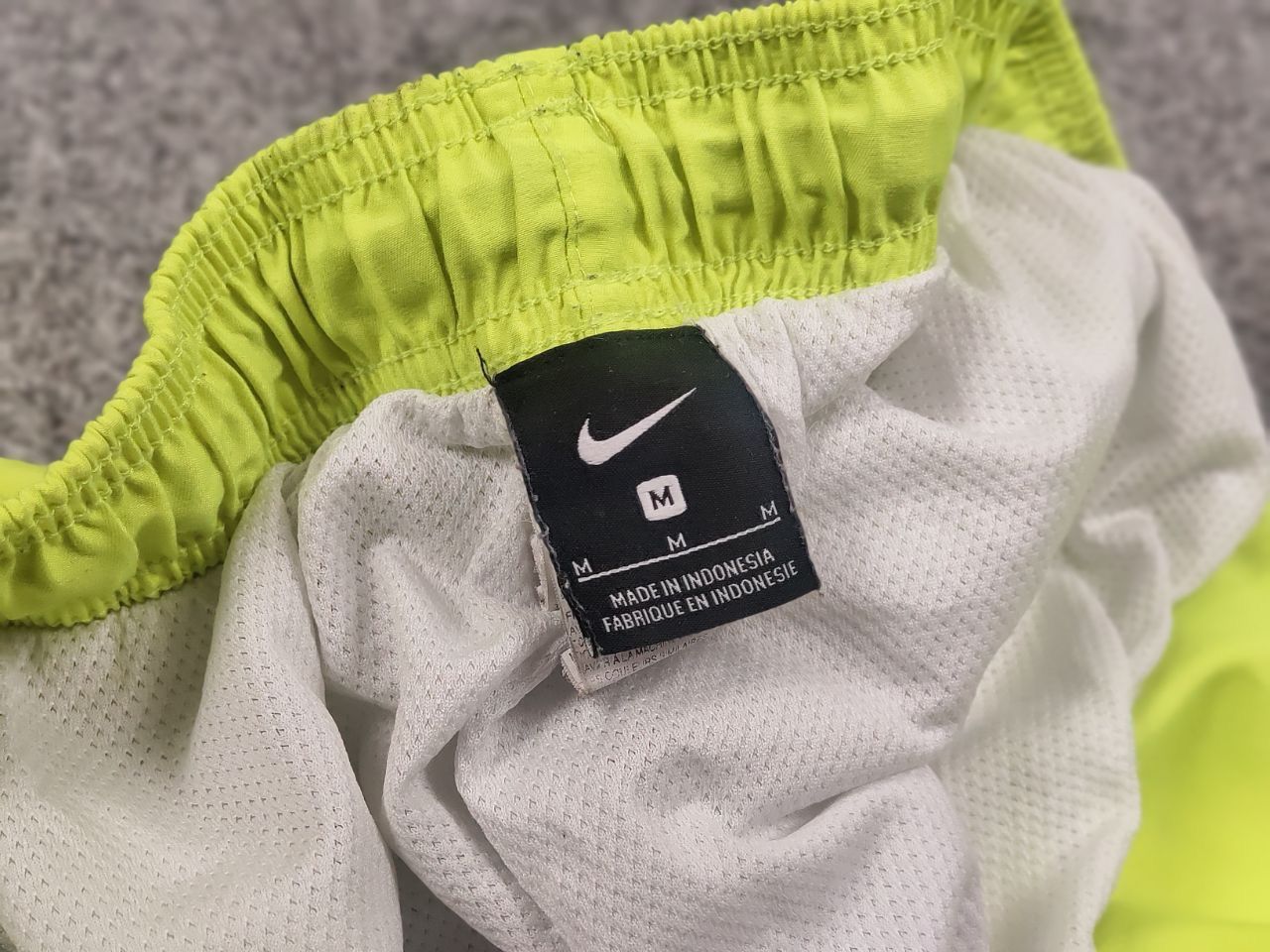 Nike Vintage Nike Swoosh Bright green Casual shorts Y2K Style Size US 32 / EU 48 - 12 Thumbnail