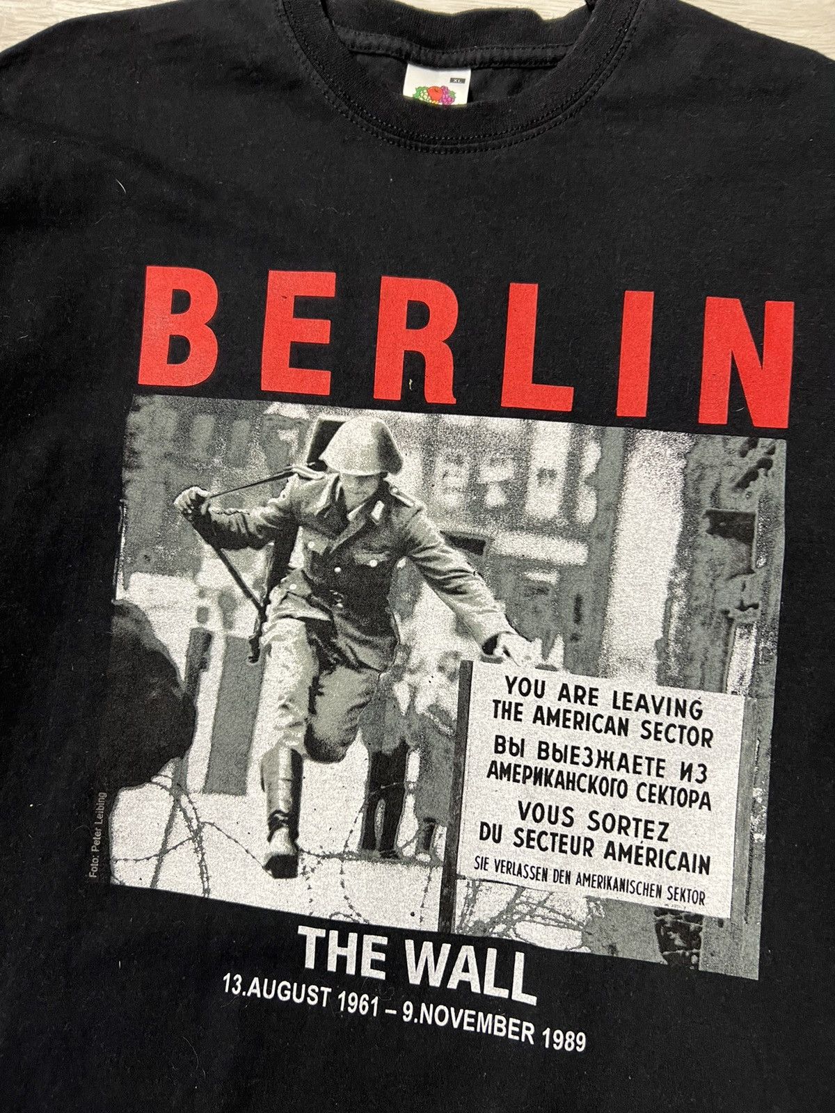 Other × Vintage Vintage Berlin The Wall Army Tee (photo: Peter Leibing) Size US L / EU 52-54 / 3 - 5 Thumbnail