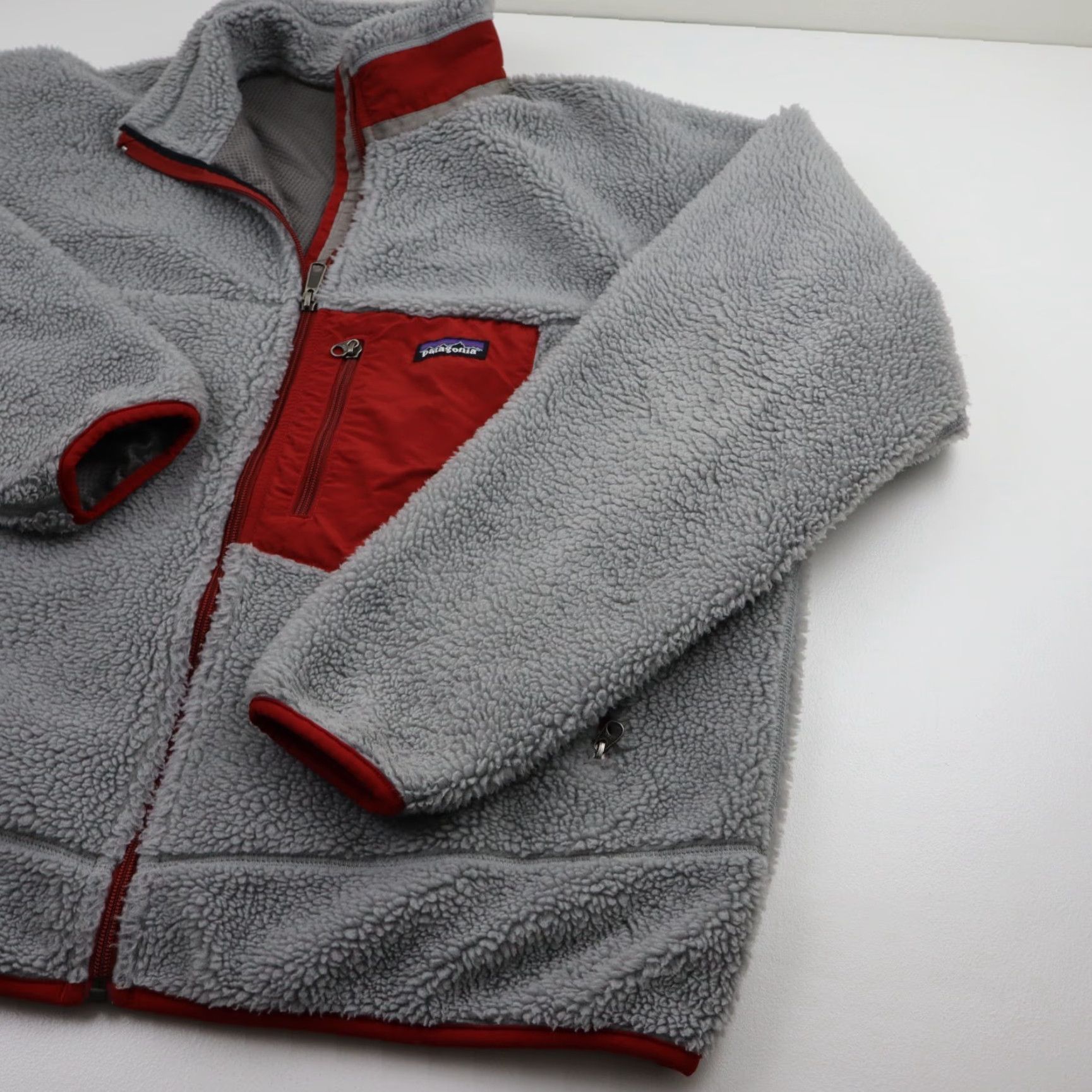 Patagonia VINTAGE Patagonia Retro-X Deep Pile Fleece Jacket Mens XL Gray Red Coat Size US XL / EU 56 / 4 - 5 Thumbnail