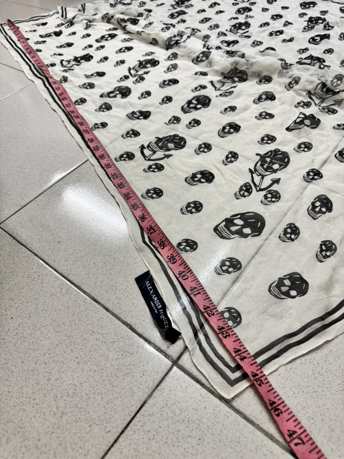 Alexander McQueen ALEXANDER MCQUEEN SKULLS ALL-OVER PRINT SILK SCARF Size ONE SIZE - 6 Thumbnail