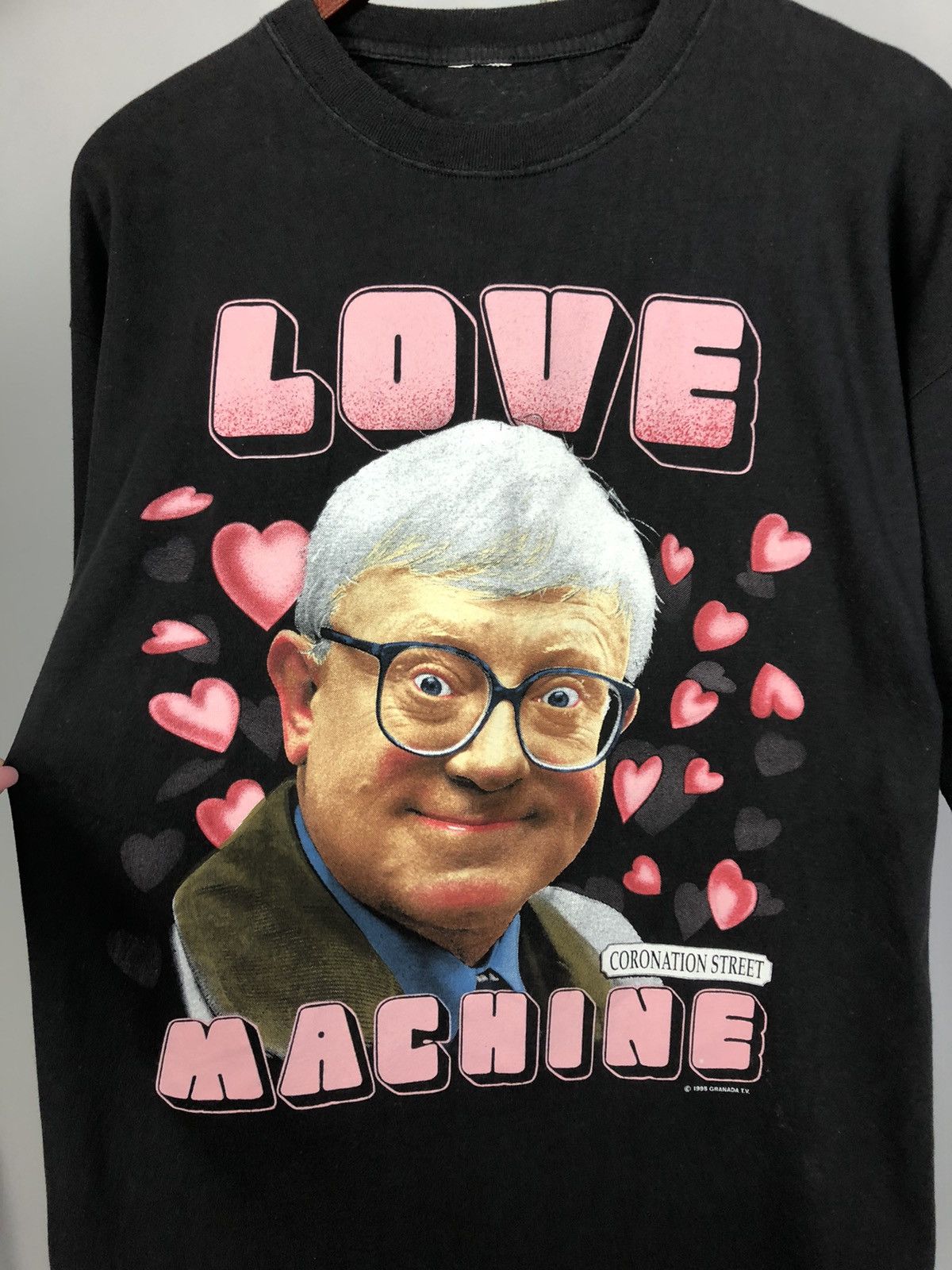 Vintage Vintage 1995 Coronation Street love Machine T-shirts Size US XL / EU 56 / 4 - 2 Thumbnail