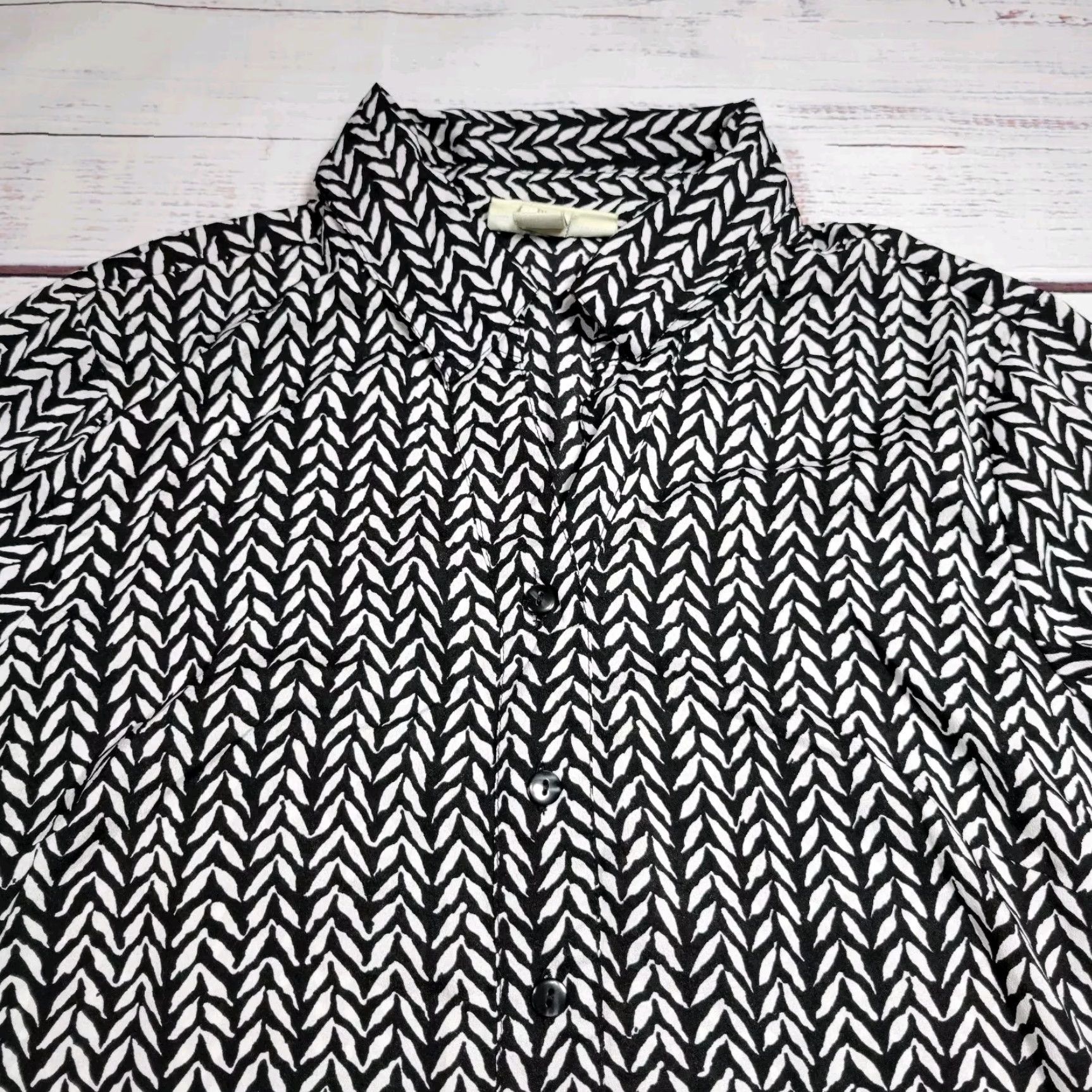 Vintage Appleseed's Women's Black White Shirt Blouse Long Sleeve Collared Button PM Sz Petite | Polyester | Basic | Business Casual Party/Cocktail | Womens Size M / US 6-8 / IT 42-44 - 4 Thumbnail