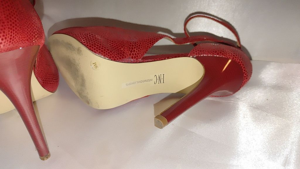 White House Black Market INC International Concepts Croc Embossed Lucey Heels Size 9M Size US 9 / IT 39 - 8 Thumbnail